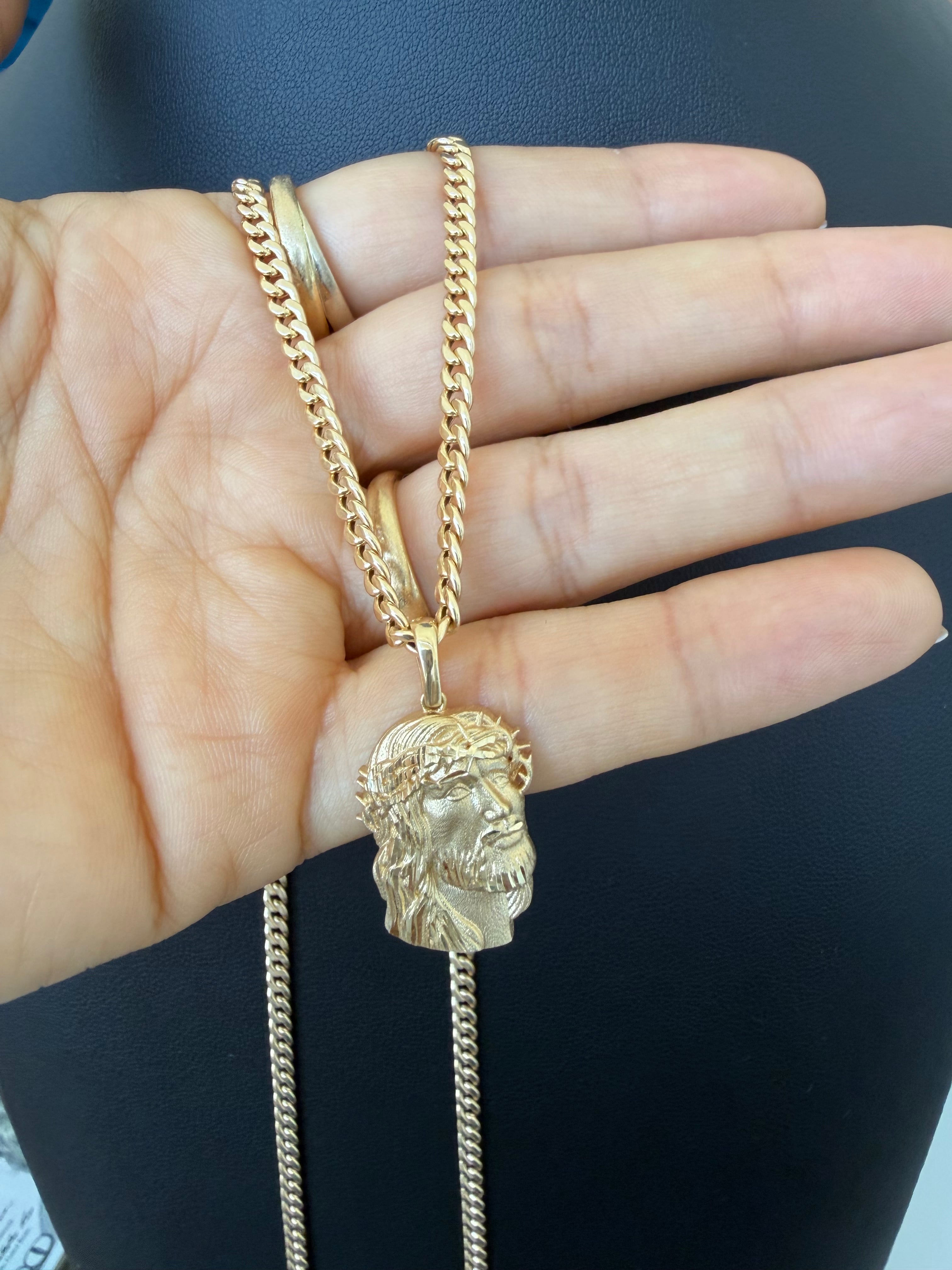 Cadena cubana rostro de Jesús