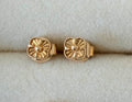 Aretes topos flor pequeños