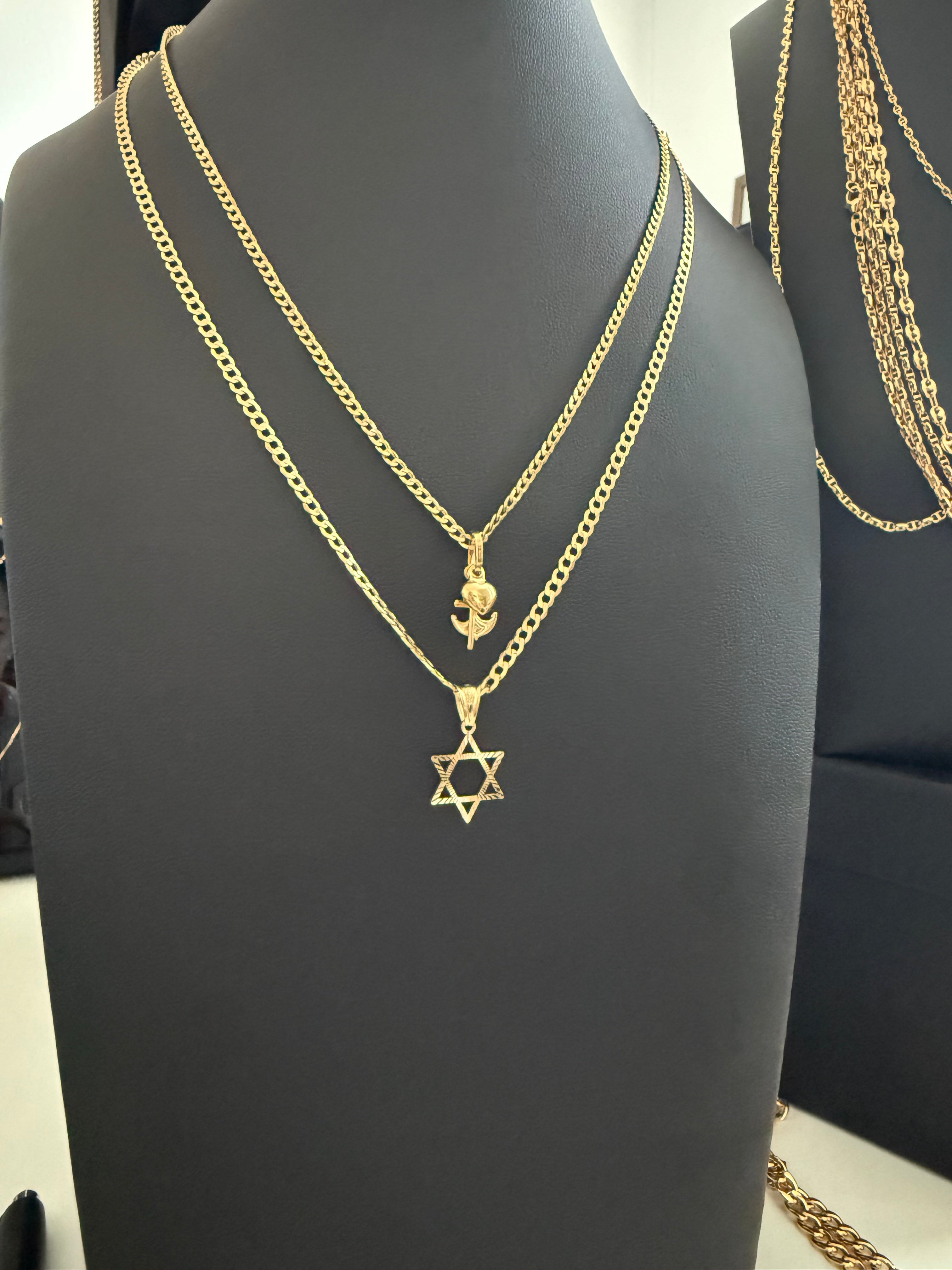 2 cadenas cubanas más dije 7,15 gramos