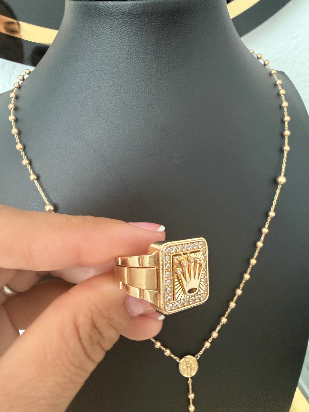 Rosario Mujer y Anillo Rolex hombre