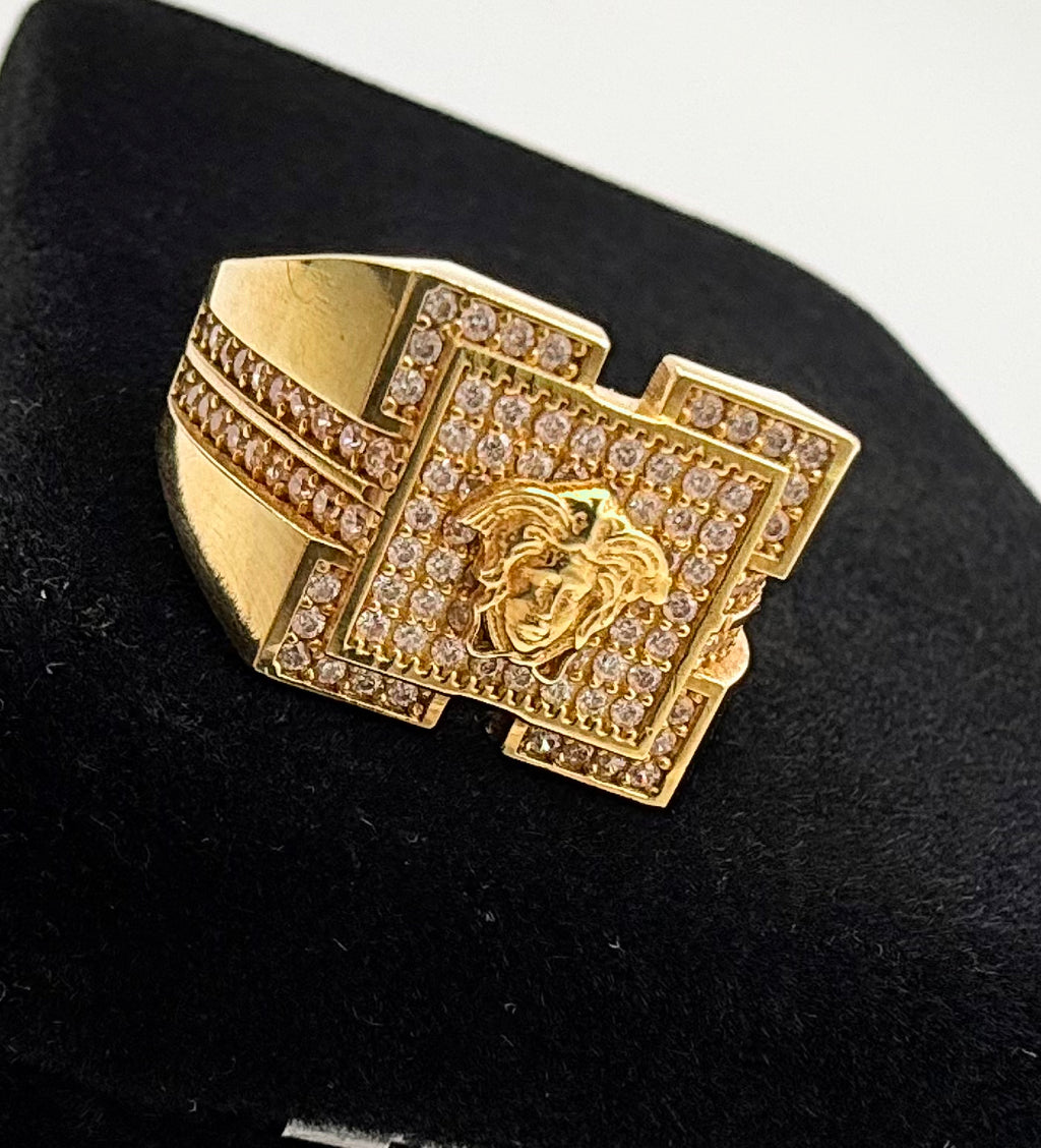 18K Italian Gold V Ring with White Zirconia – 7.77 g