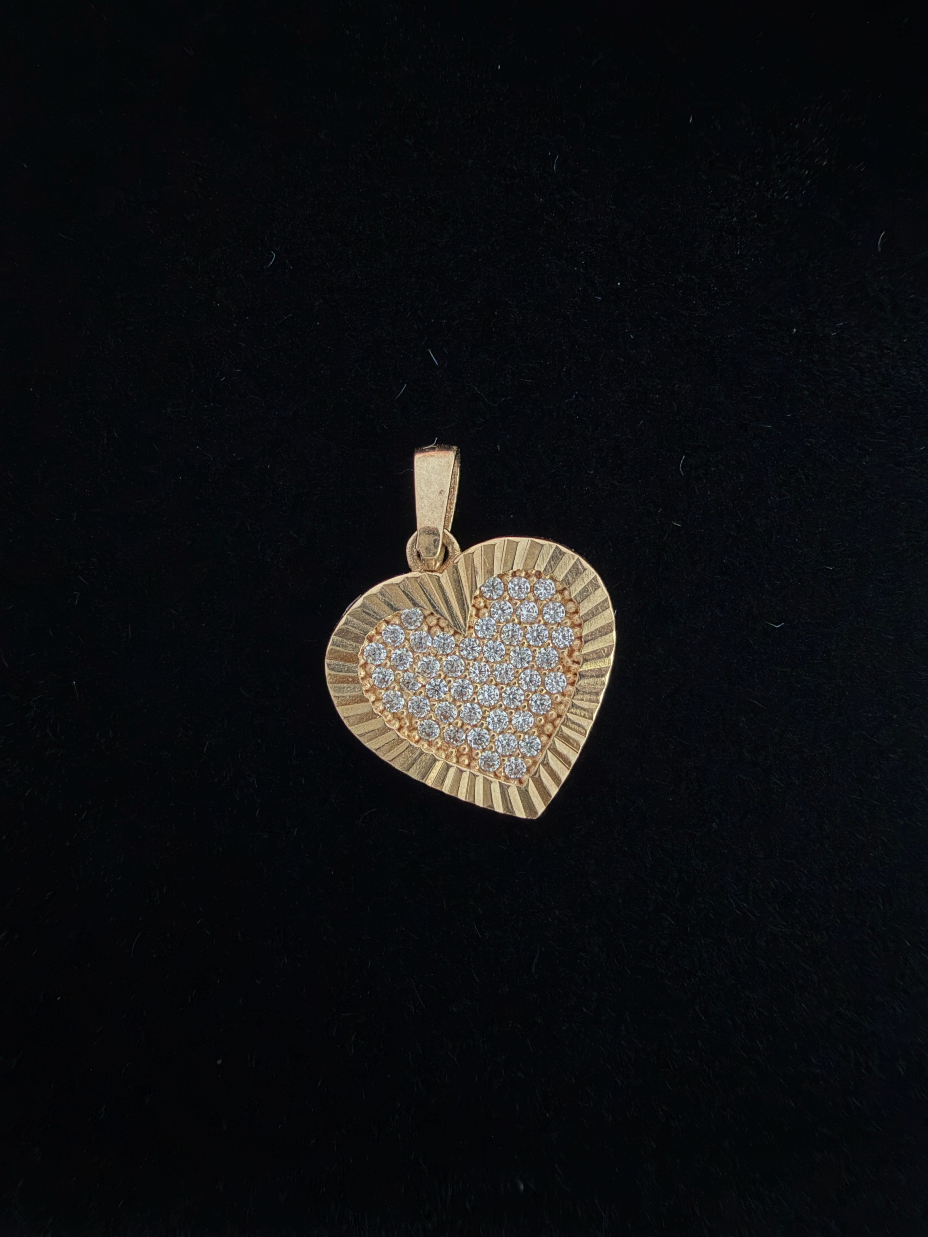 Dije Corazon Zirconias Blancas en oro 18K Italiano Ley 750 1.48 g