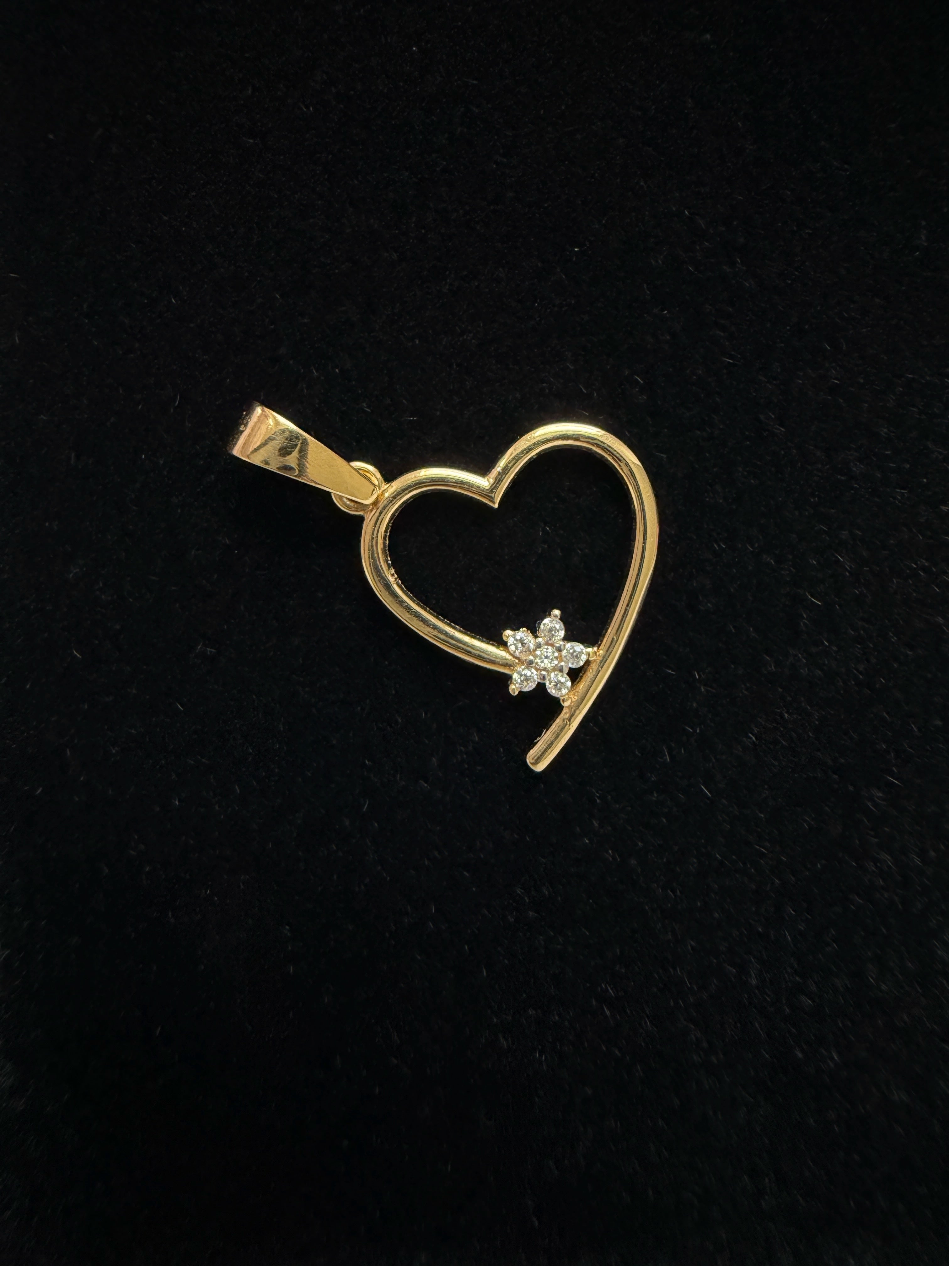 Dije Corazon Flor Zirconia Blanca Oro 18K Italiano 0.95 g
