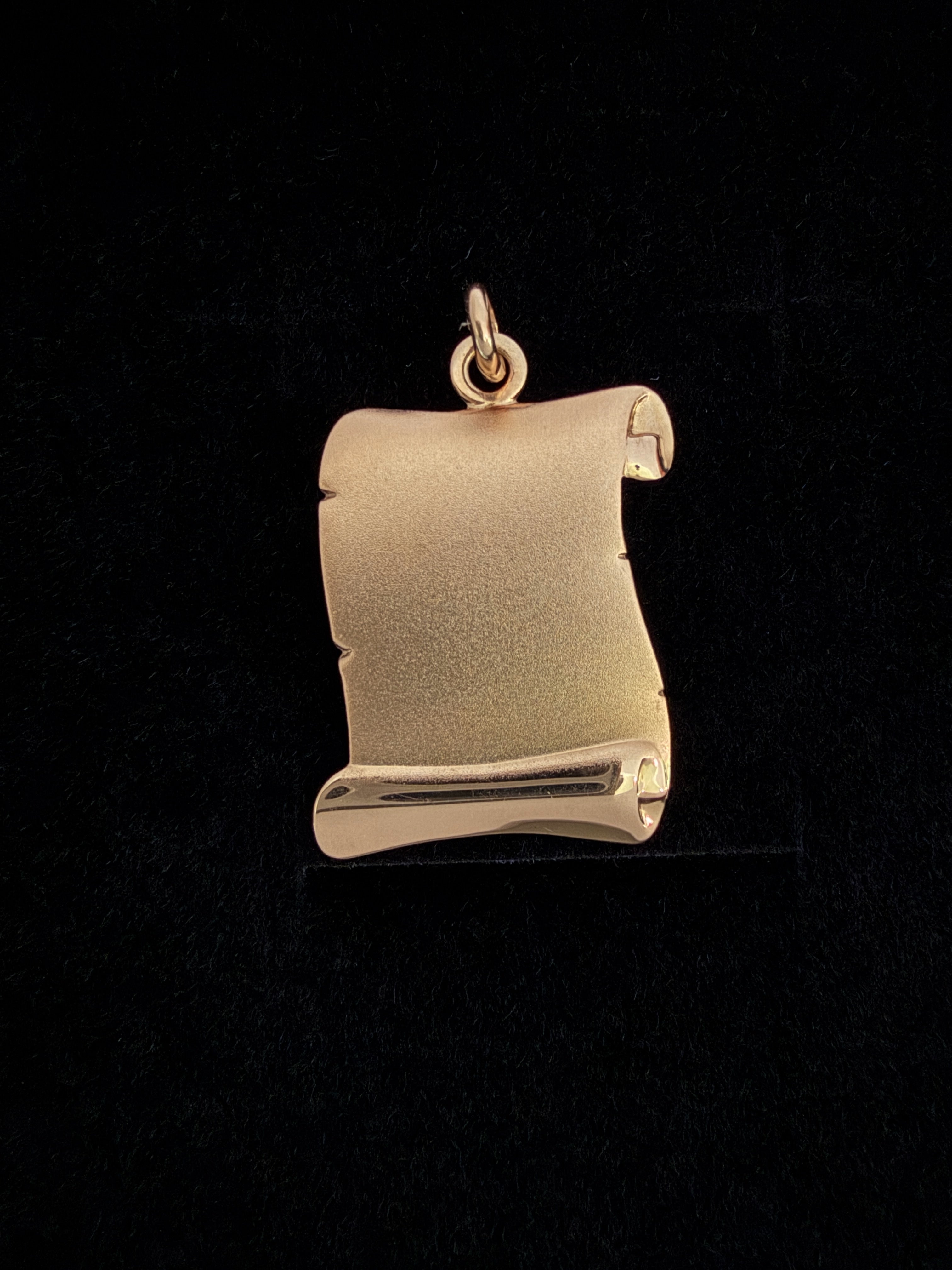 Dije Pergamino Oro 18K Italiano