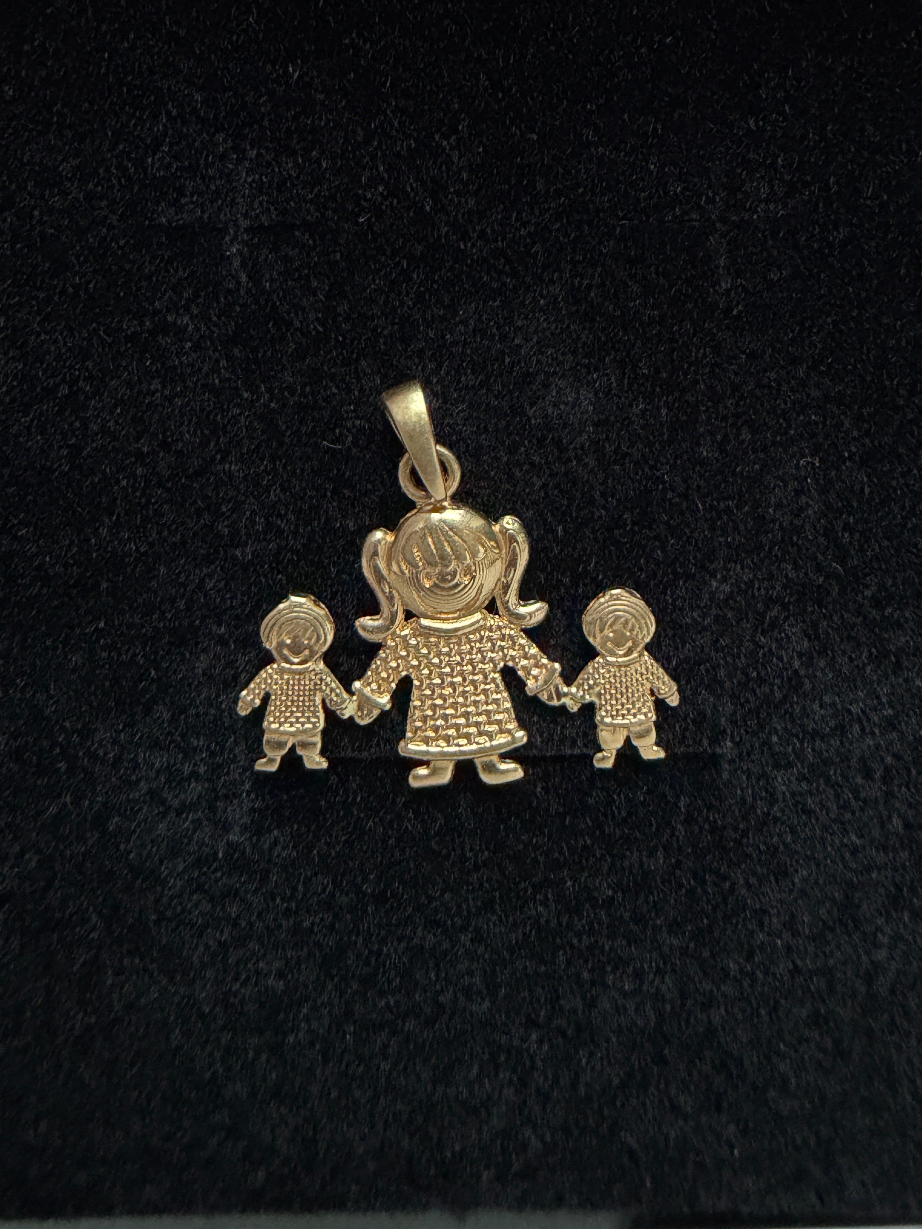 Dije Mamá 2 Hijos Oro 18K Italiano 1.74  g
