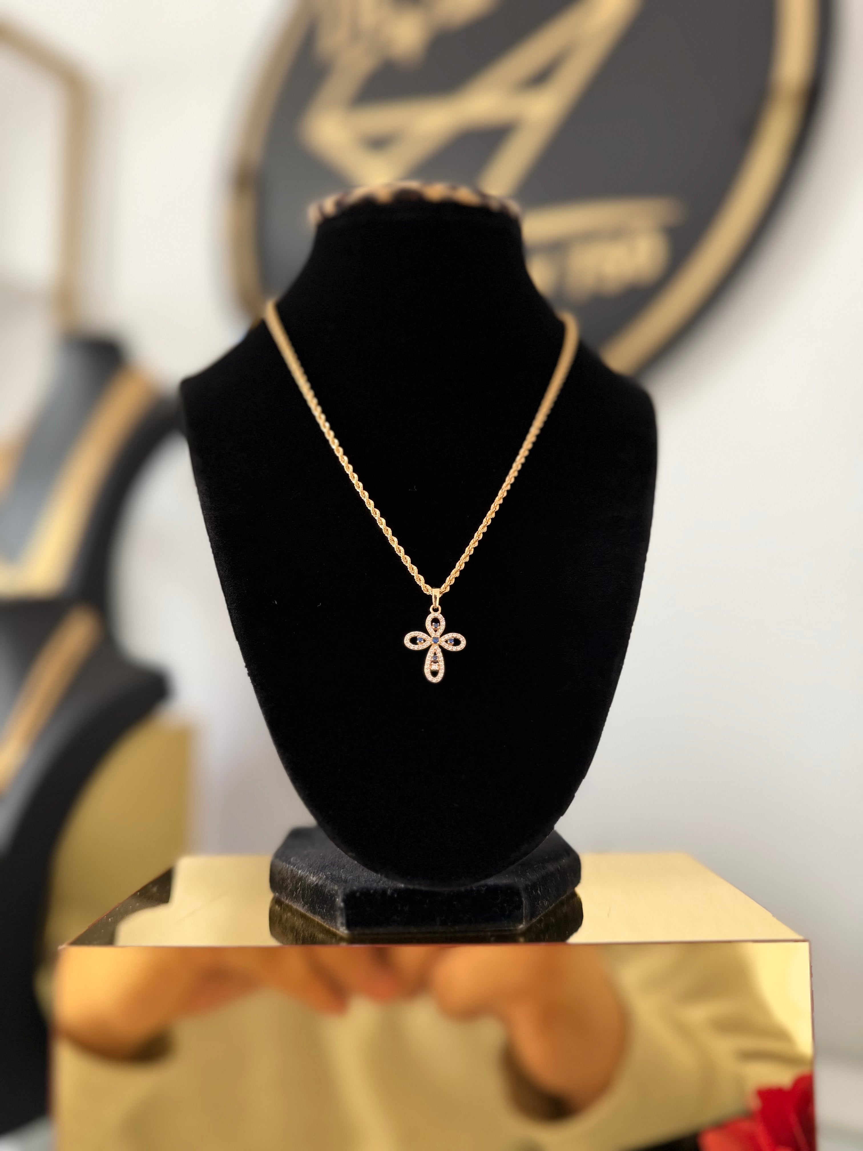 Dije Cruz Zirconias Blancas y Azules Oro 18K Italiano 1.55 g