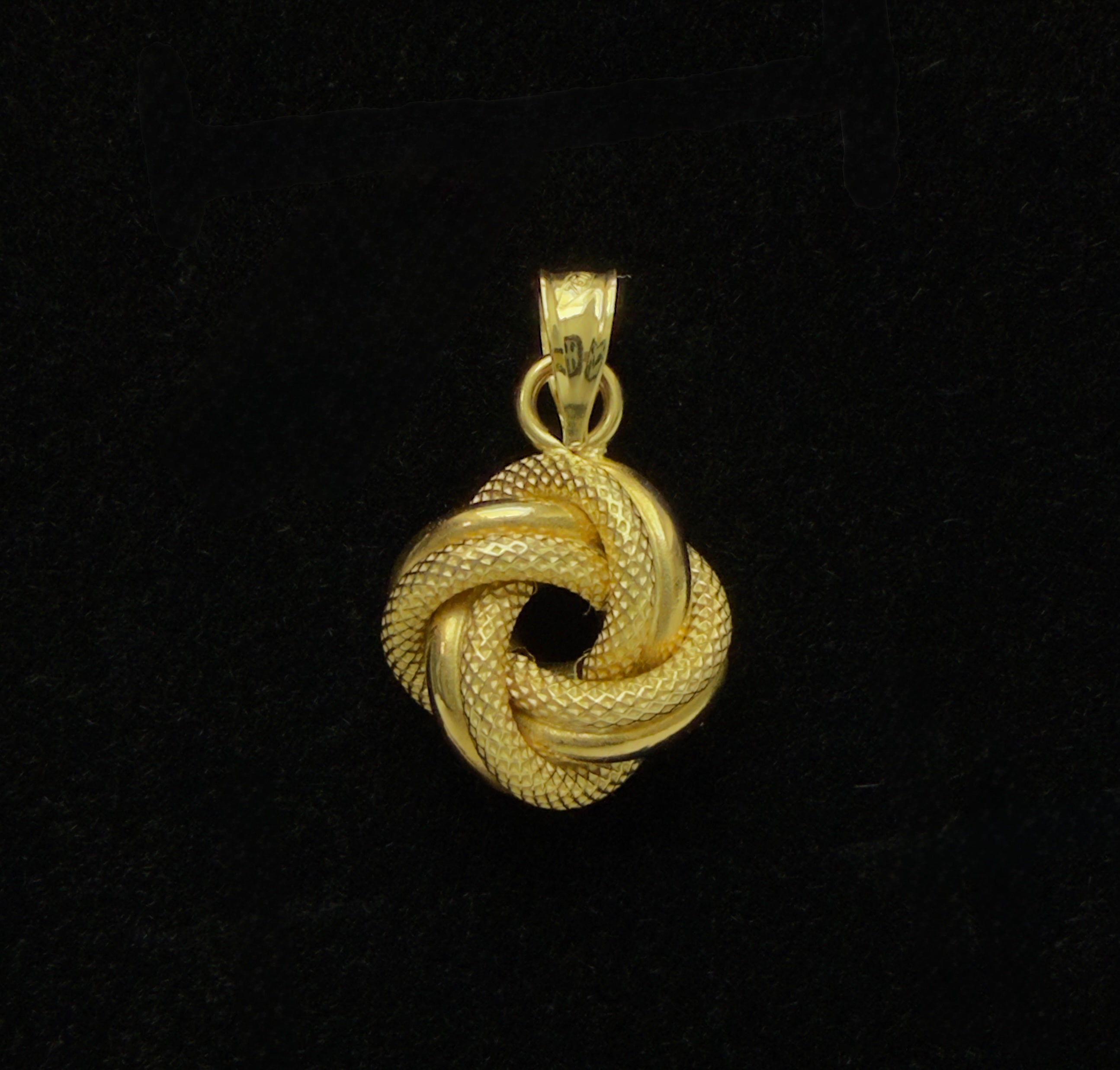 Dije Nudo Oro 18K Italiano 0.75  g