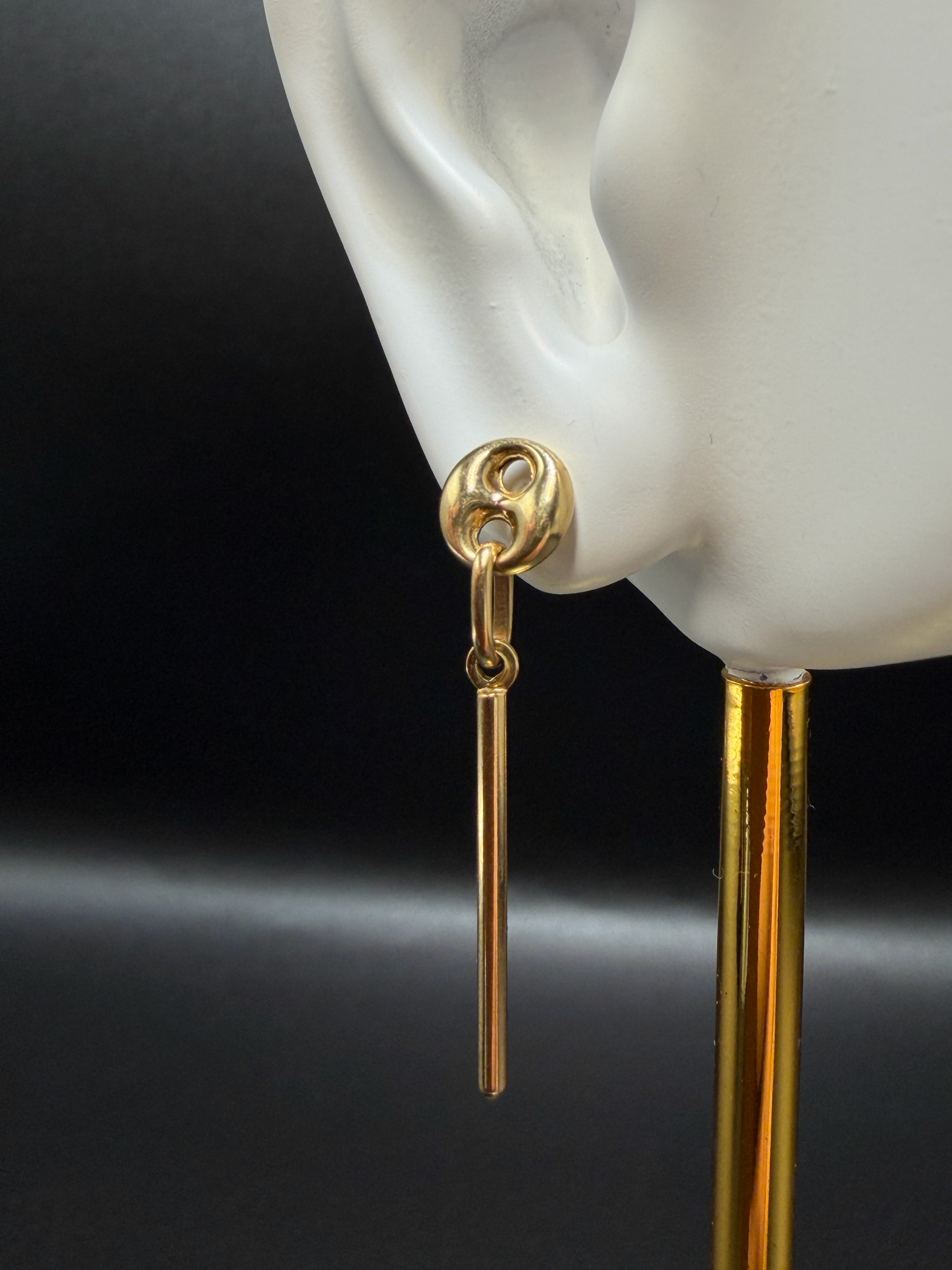 18K Gold Gucci Link Hoop Earrings – 1.77 g