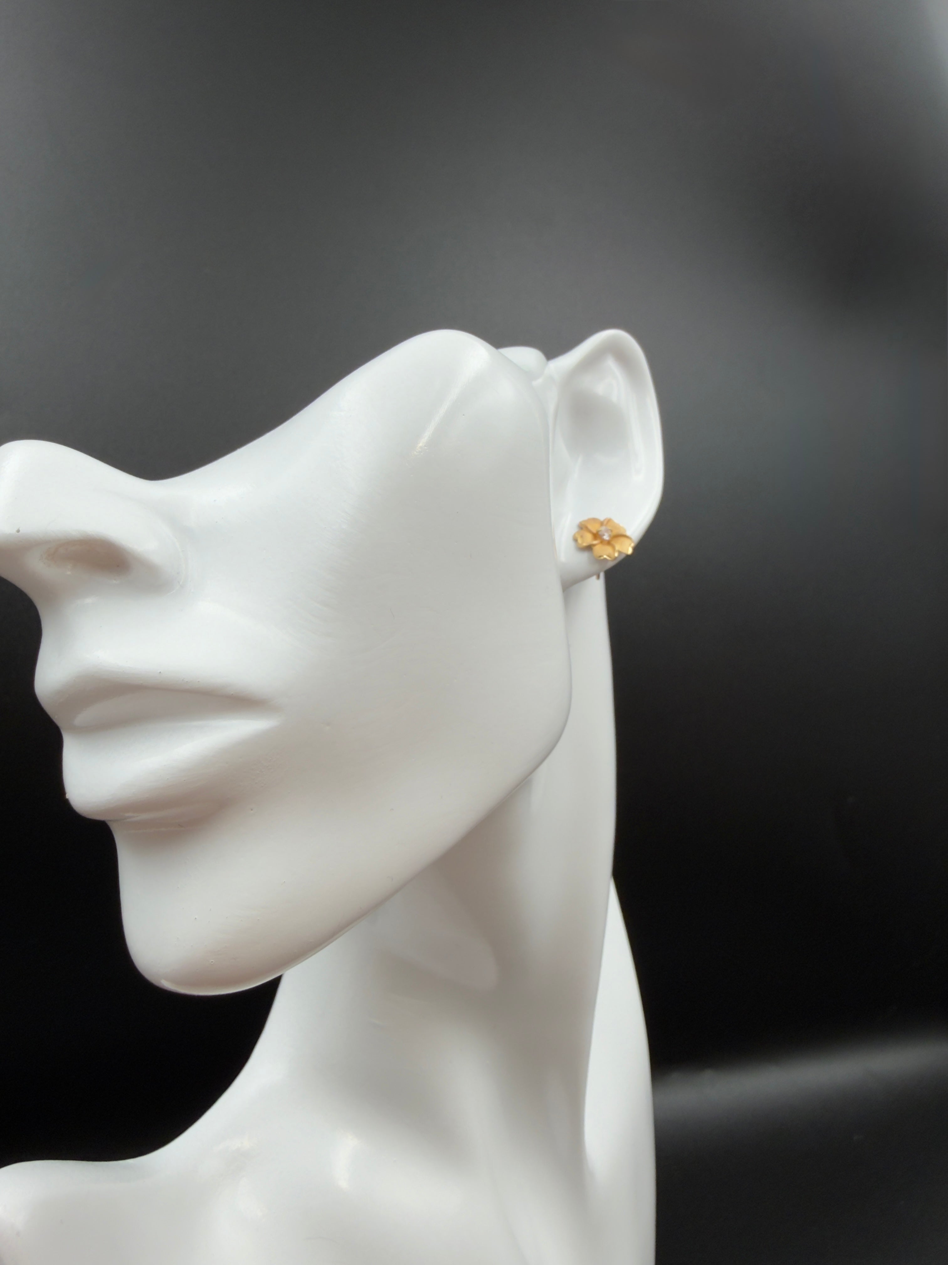Aretes - Topos Flor Zirconia Blanca Oro 18K Italiano 1.26 g