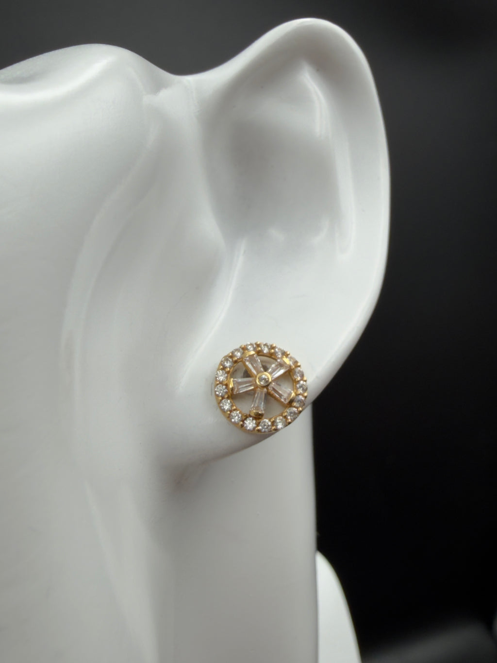 Aretes - Topos Flor Zirconia Blanca Oro 18K Italiano  2.11 g