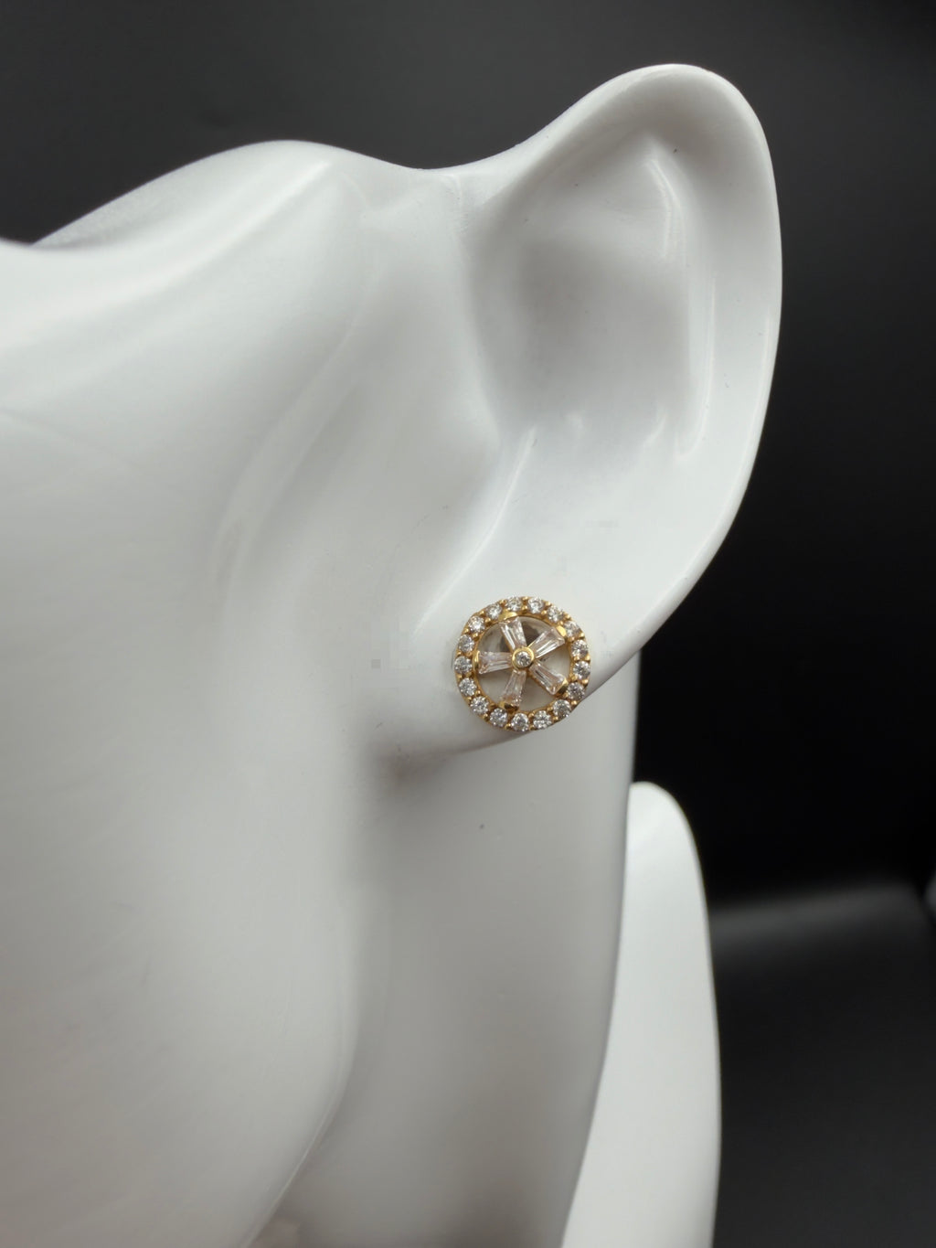 Aretes - Topos Flor Zirconia Blanca Oro 18K Italiano  2.11 g