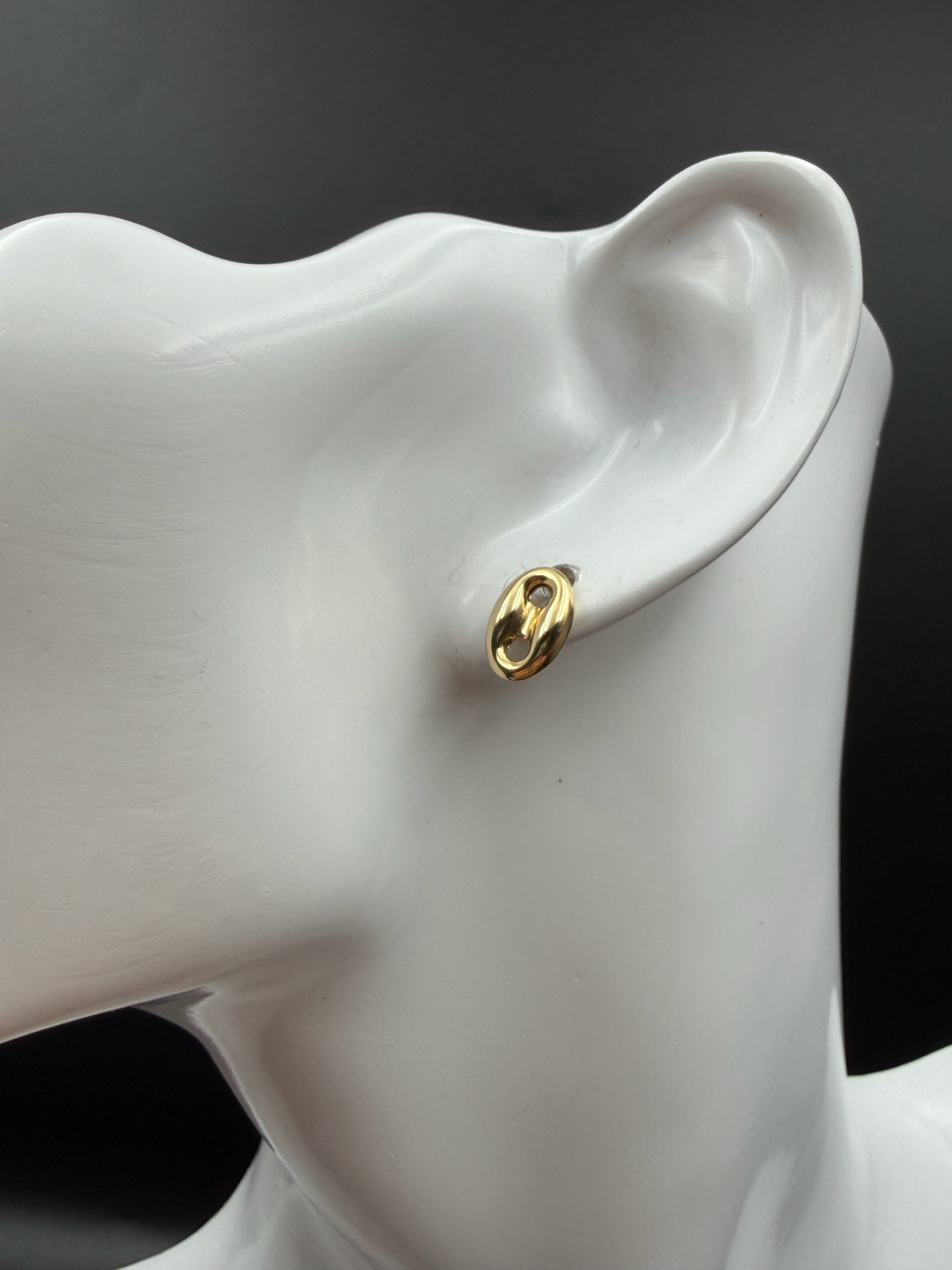 18K Gold Gucci Stud Earrings
