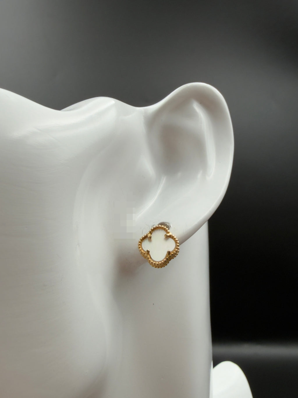18K Gold V.C White Earrings - 2.20 g