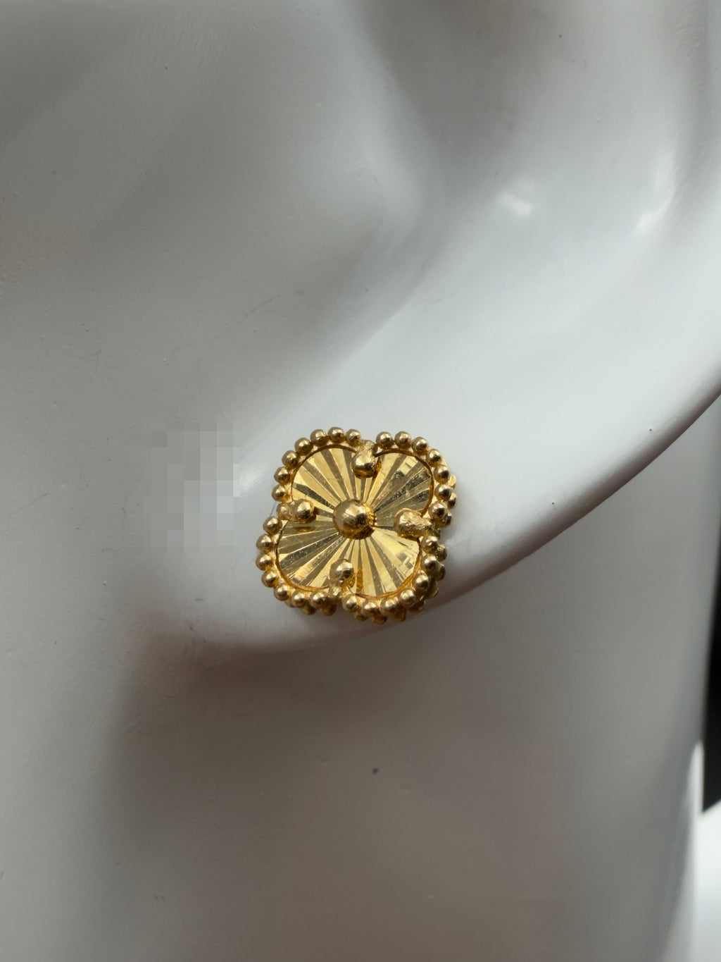 18K Gold V.C Stud Earrings