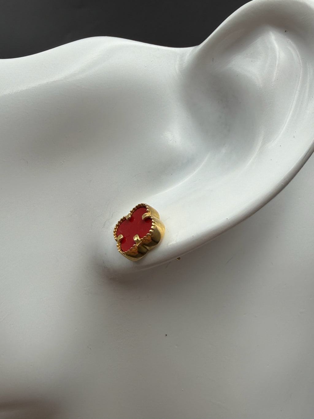 18K Gold V.C Red Earrings - 2.60 g