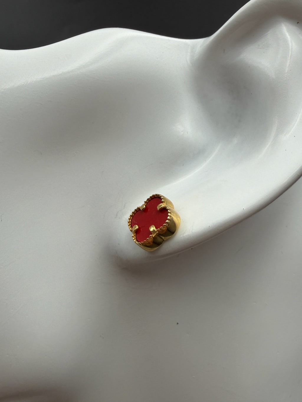18K Gold V.C Red Earrings - 2.60 g