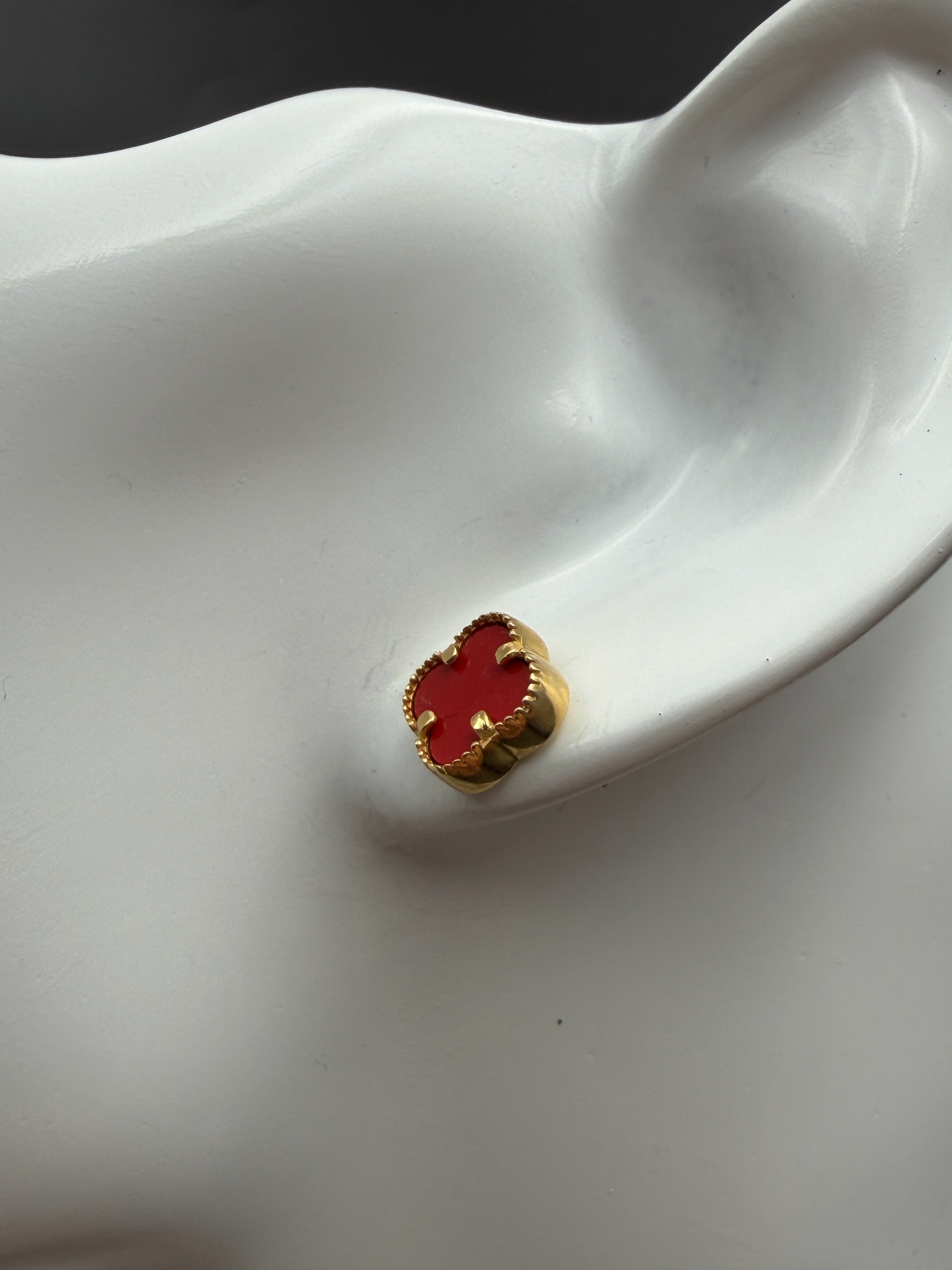 18K Gold V.C Red Earrings - 2.60 g