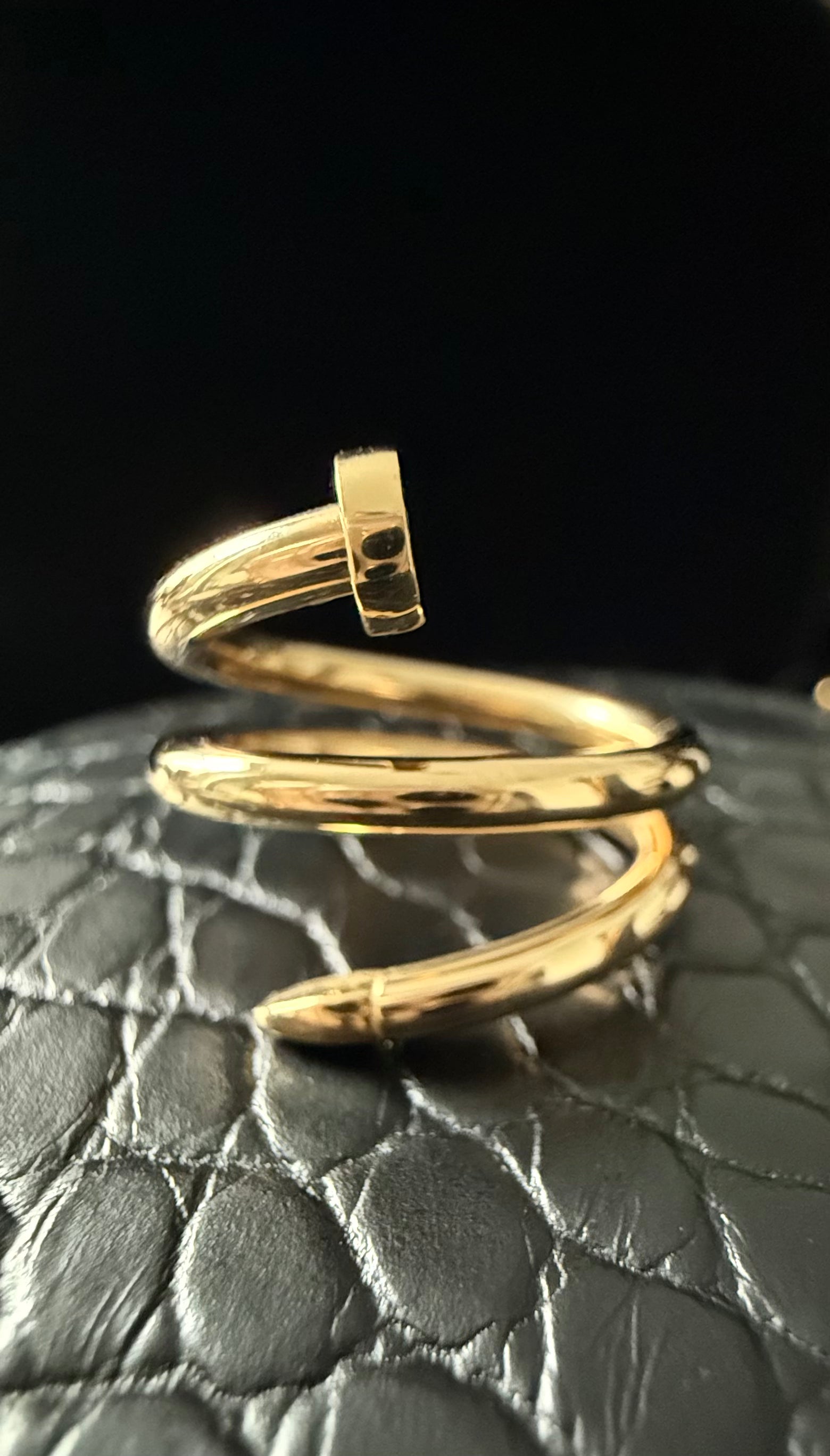 Anillo Clavo Oro 18K Italiano  1.76 g