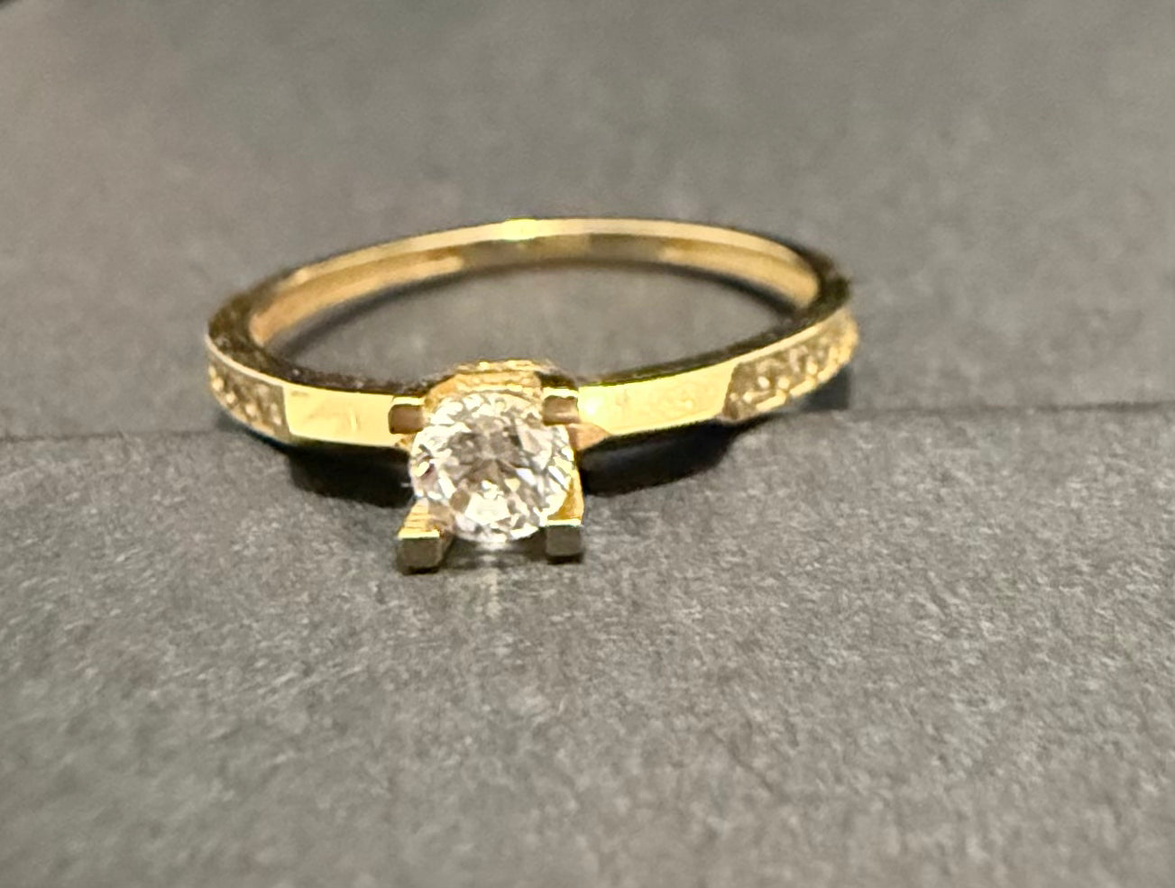 Anillo Compromiso Zirconia Blanca Oro 18K Italiano 1.82  g