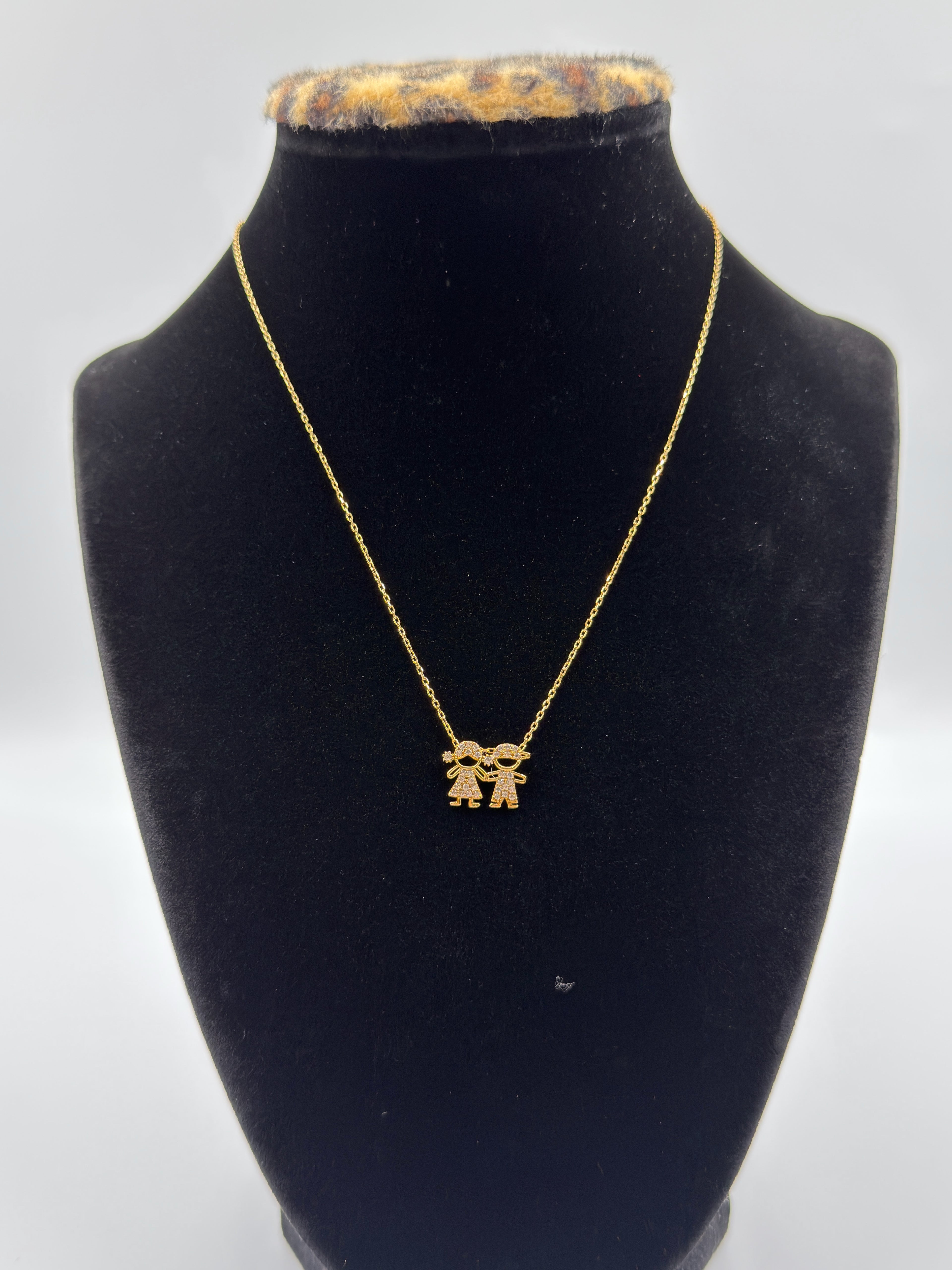 18K Gold Women’s Necklace with Sisters White Zirconia Pendant – 2.85 g