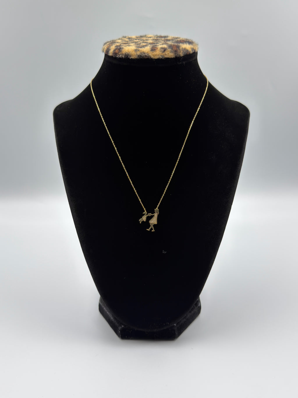 18K Gold Women’s Necklace with Mom and Daughter Pendant – 1.90 g