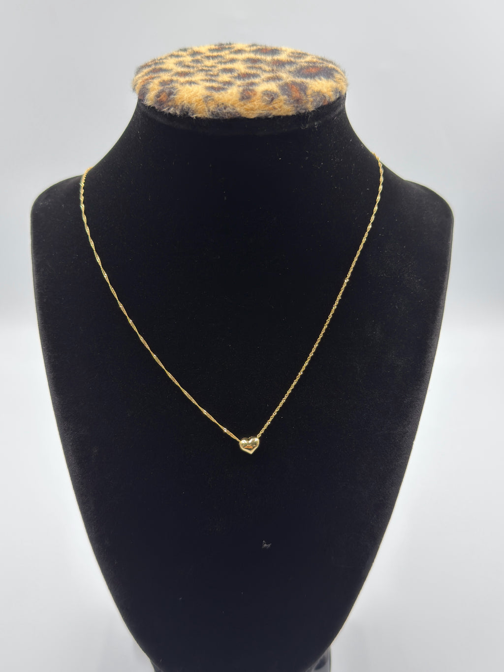 18K Gold Women’s Necklace with Heart Pendant – 1.36 g