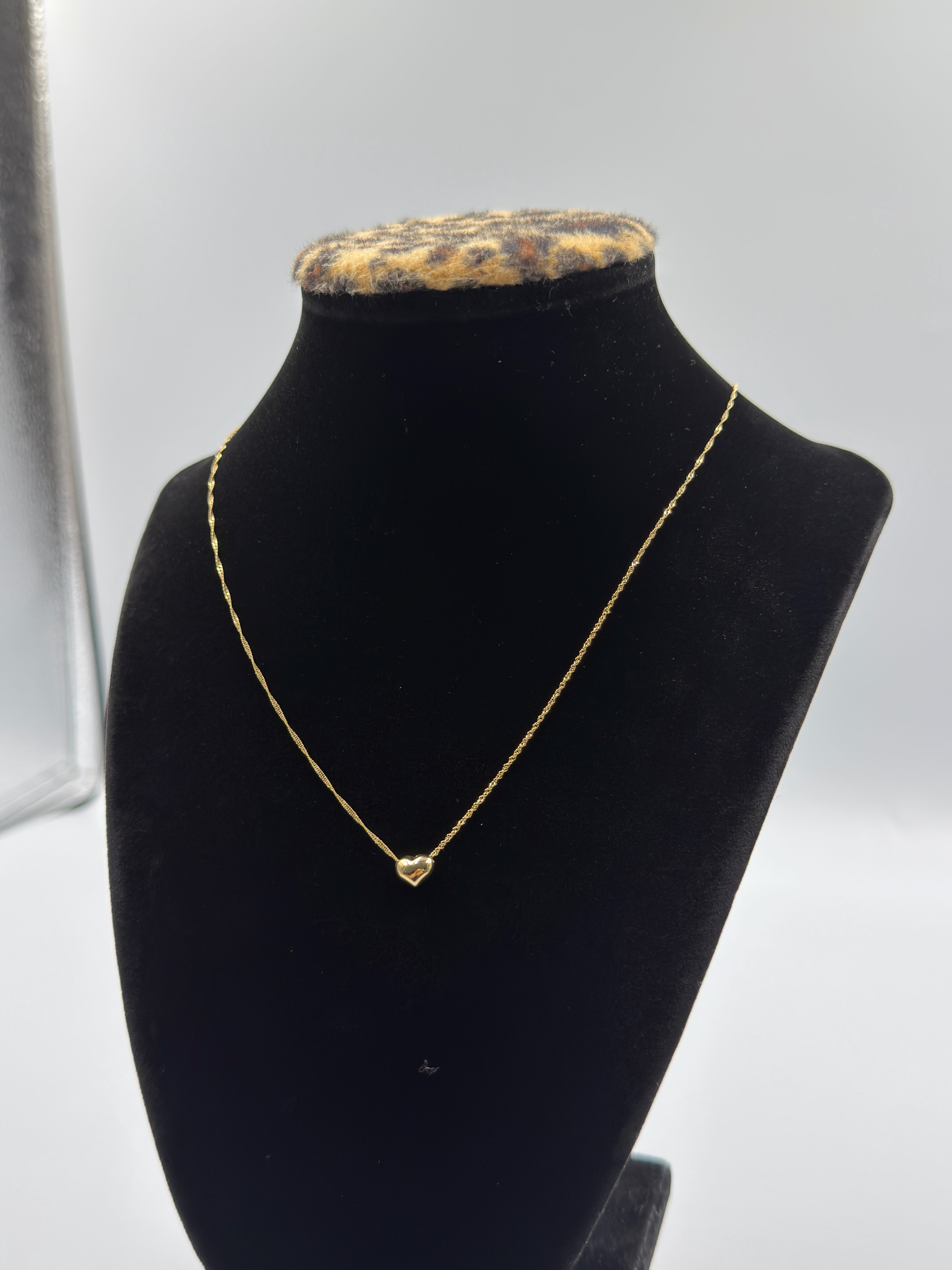 18K Gold Women’s Necklace with Heart Pendant – 1.36 g
