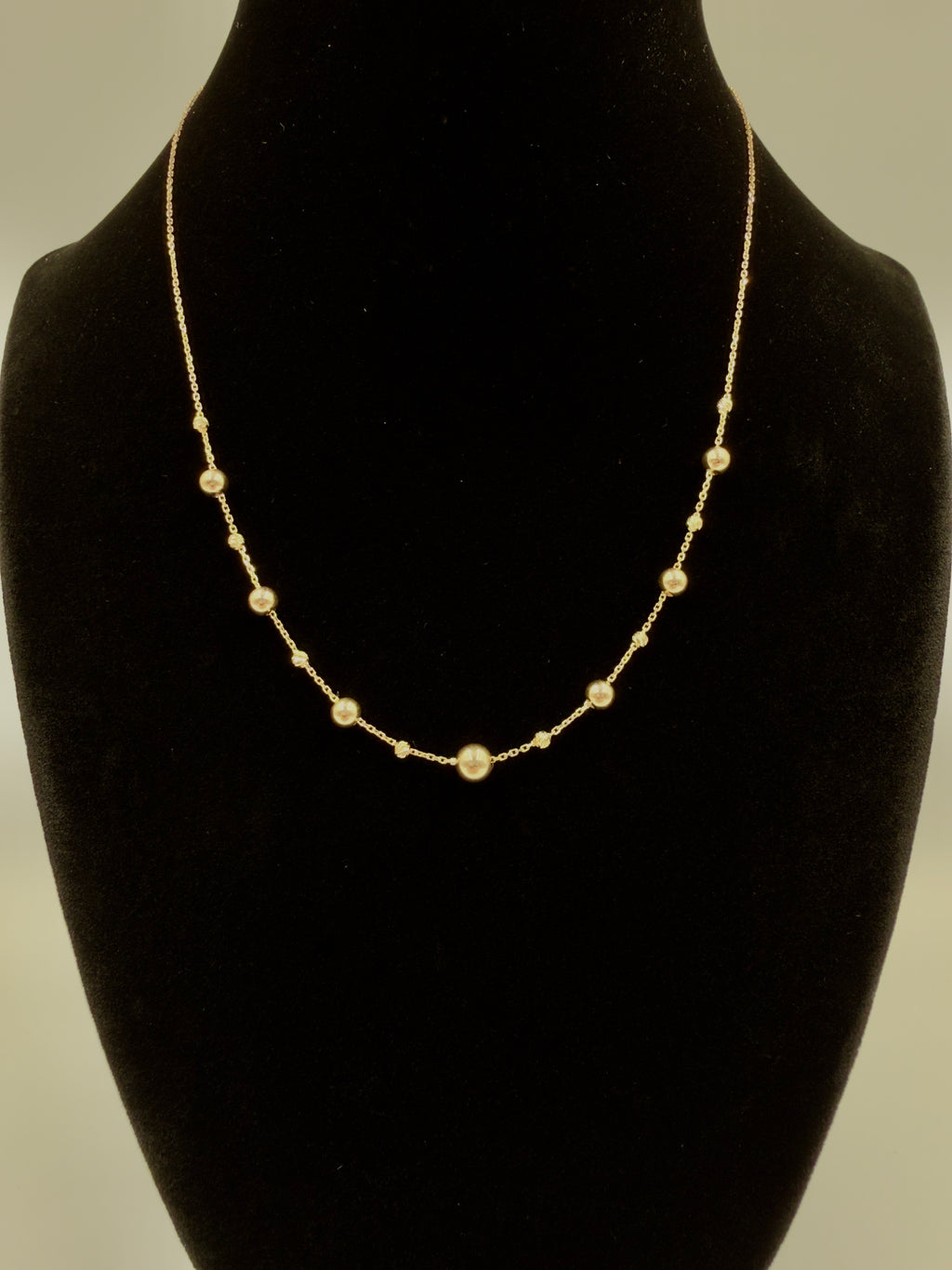 18K Gold Women’s Necklace with Ball Pendant – 2g