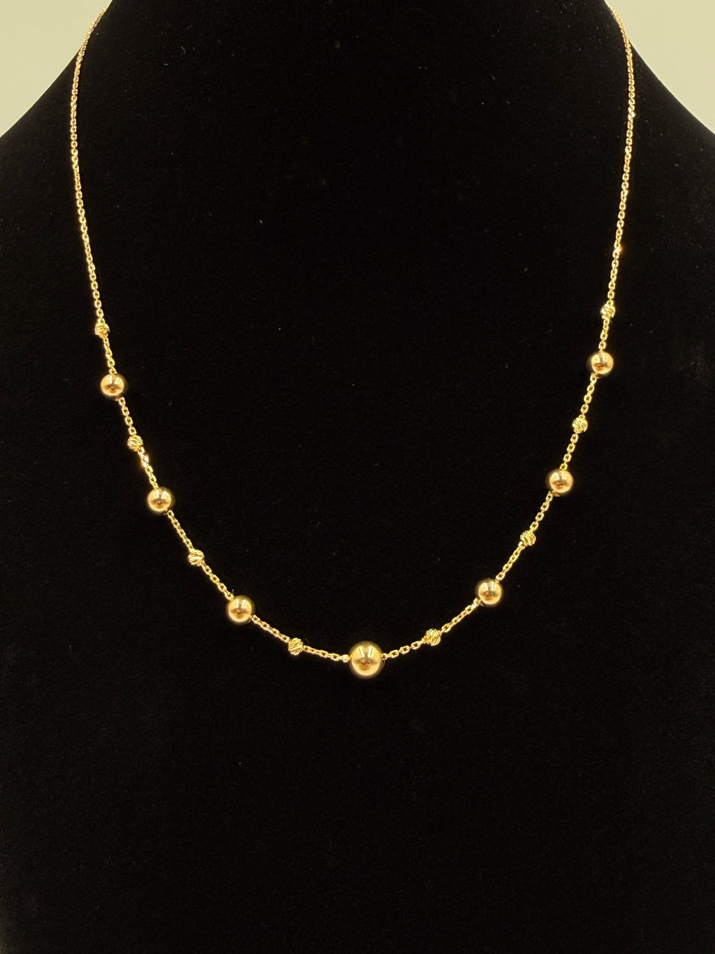 18K Gold Women’s Necklace with Ball Pendant – 2g