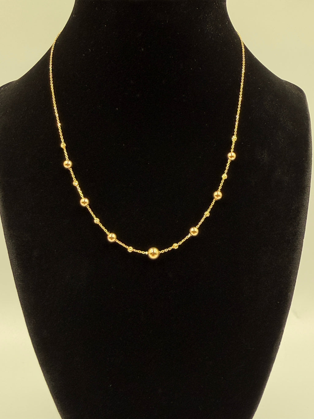 18K Gold Women’s Necklace with Ball Pendant – 2g