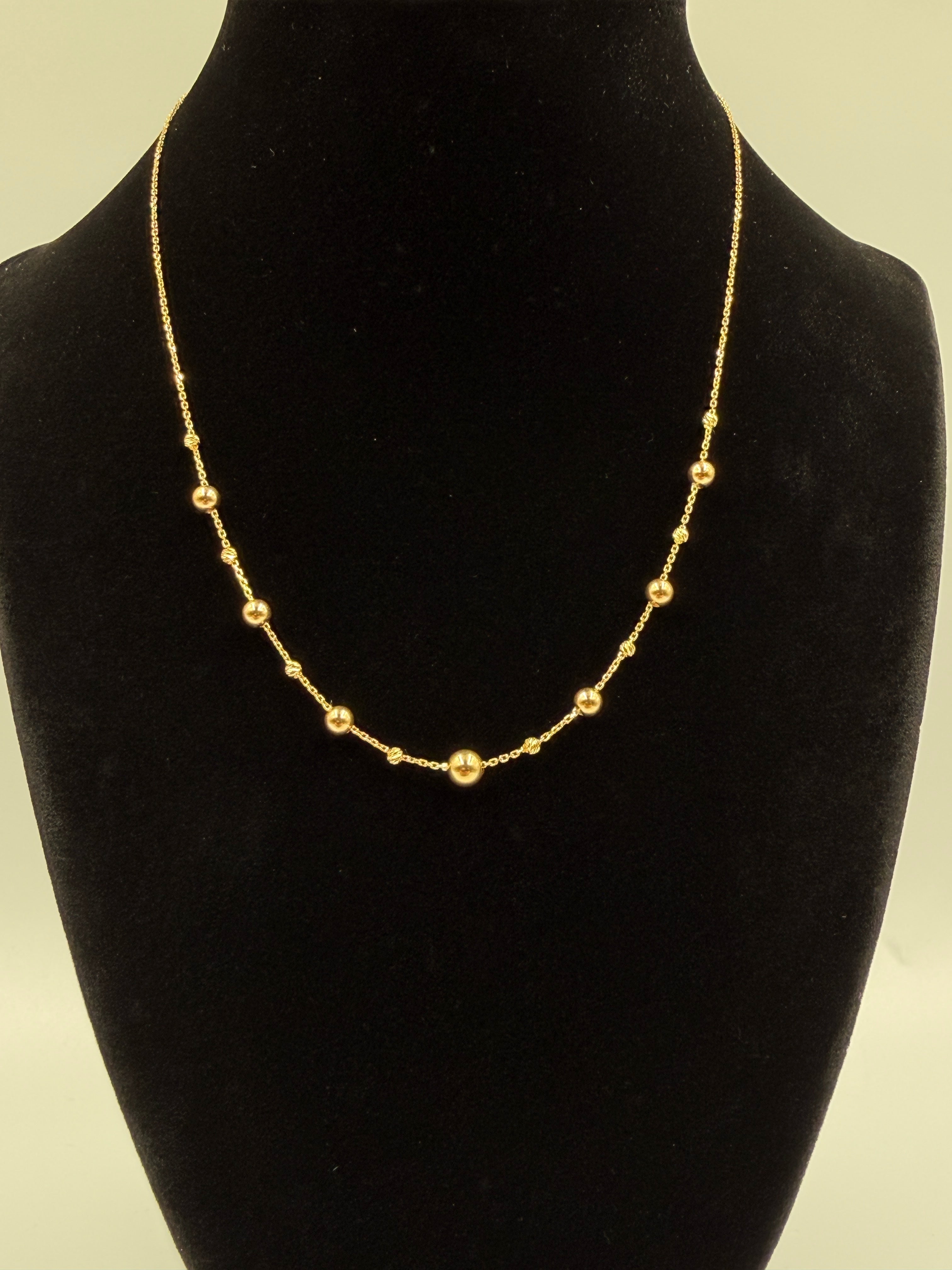 18K Gold Women’s Necklace with Ball Pendant – 2g