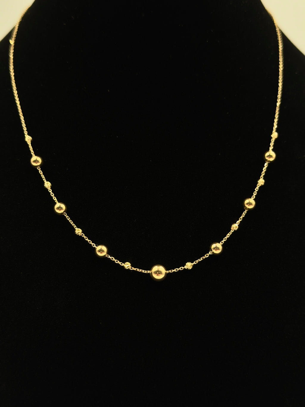 18K Gold Women’s Necklace with Ball Pendant – 2g