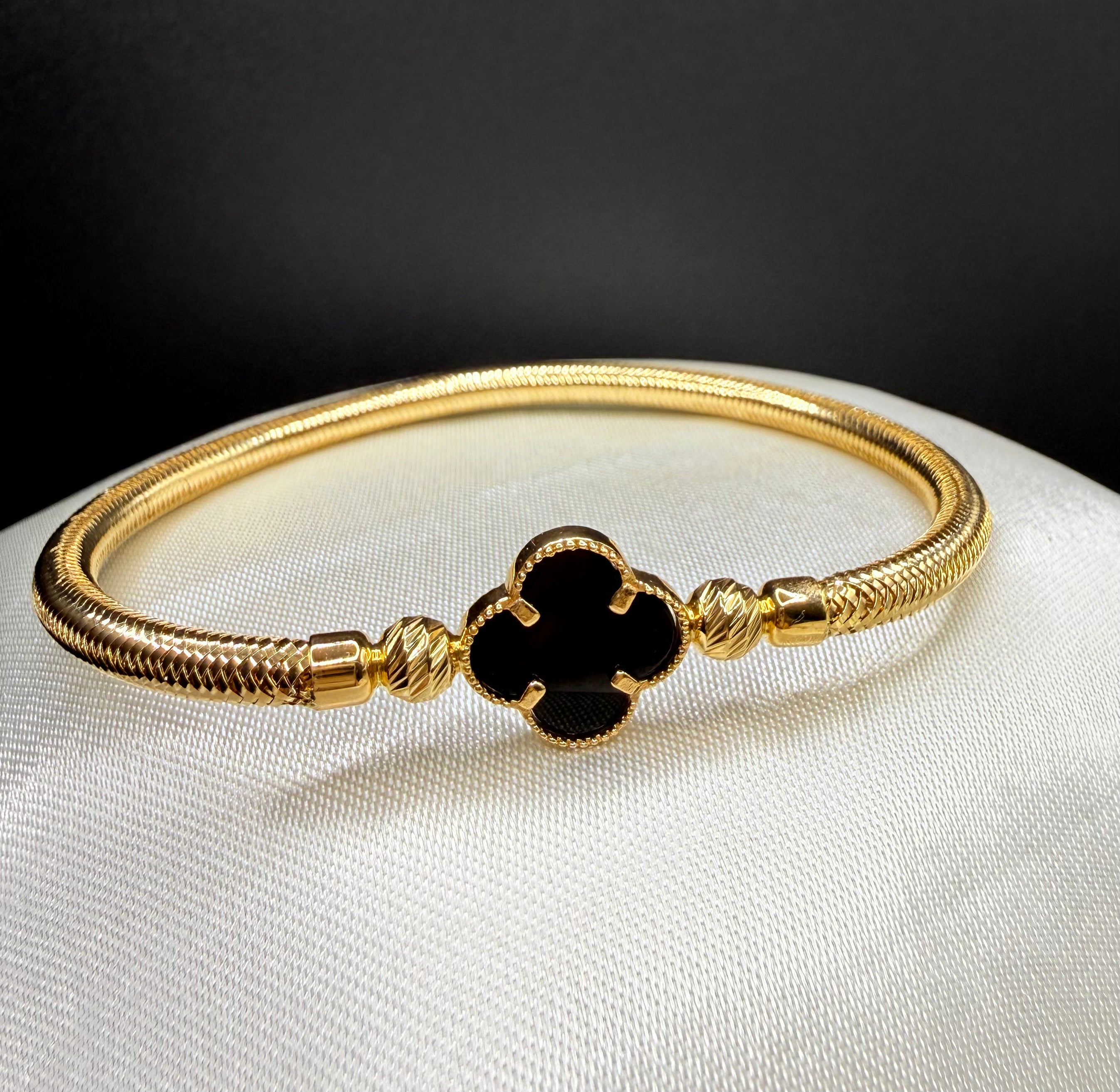 18K Gold V.C Stretch Bracelet - 6g