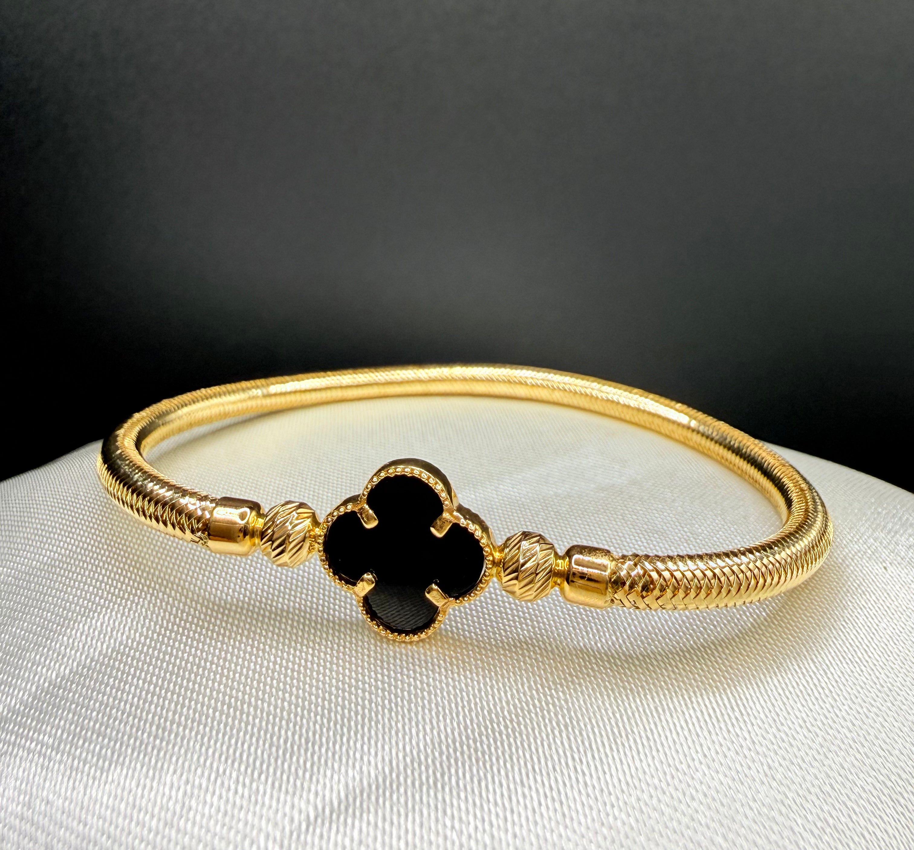 18K Gold V.C Stretch Bracelet - 6g