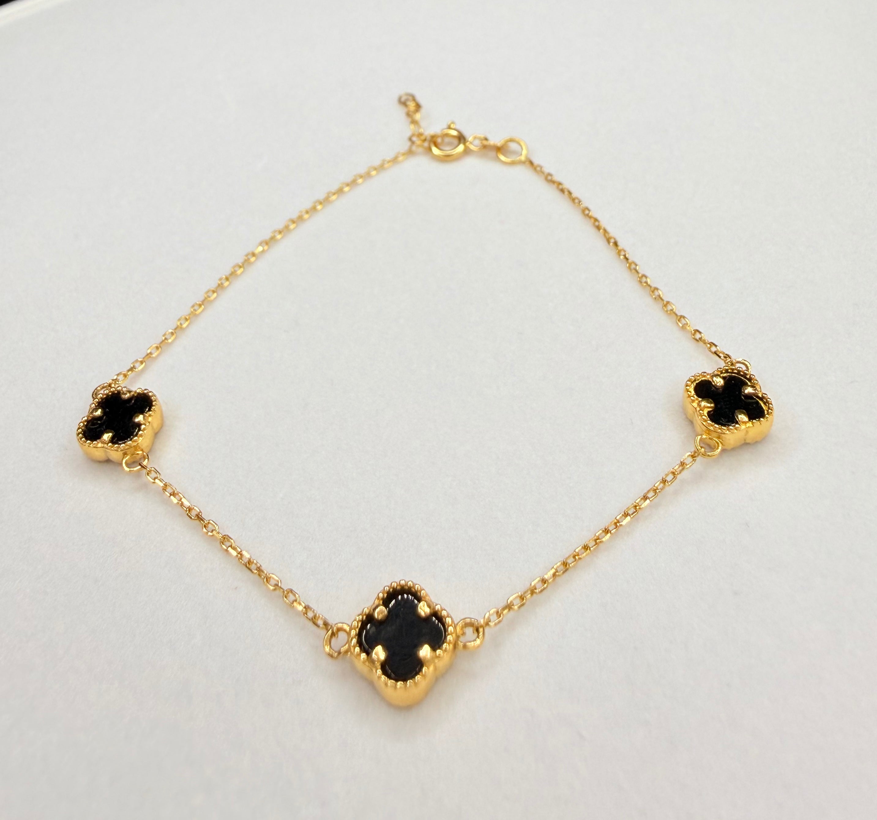 18K Gold V.C Bracelet - 2.93 g