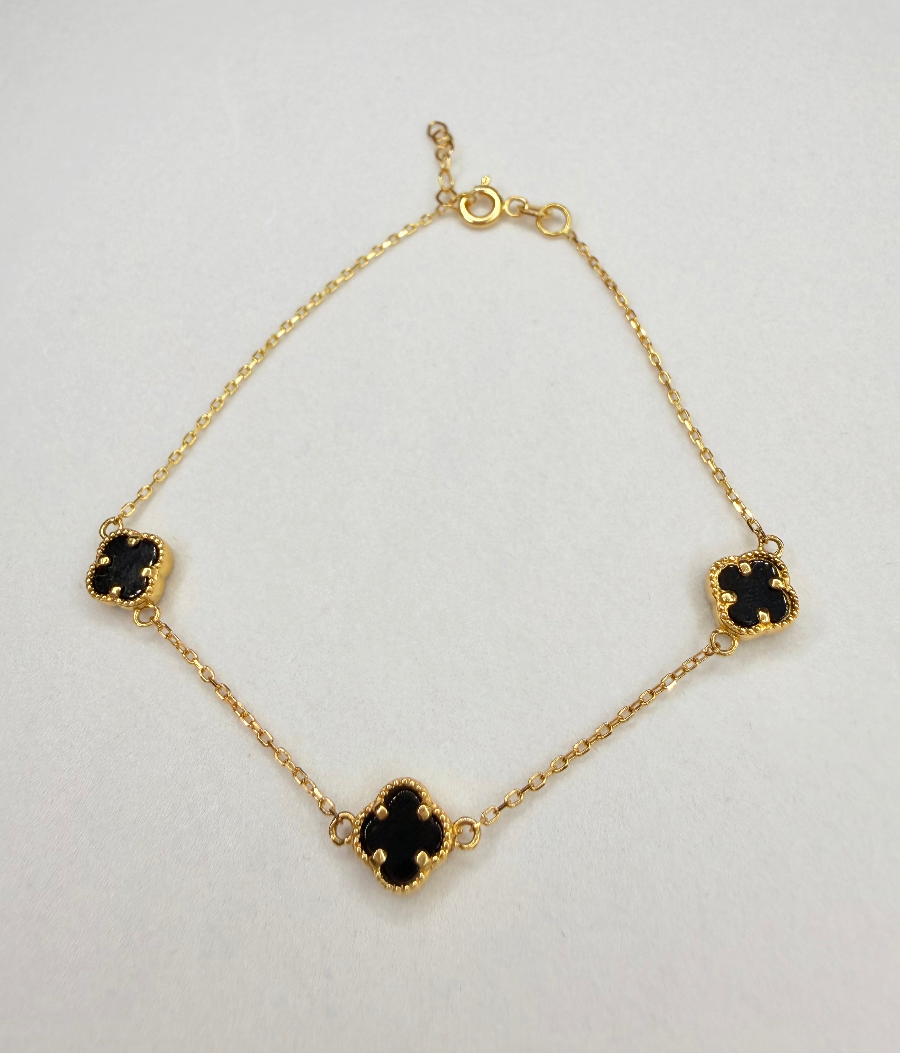 18K Gold V.C Bracelet - 2.93 g