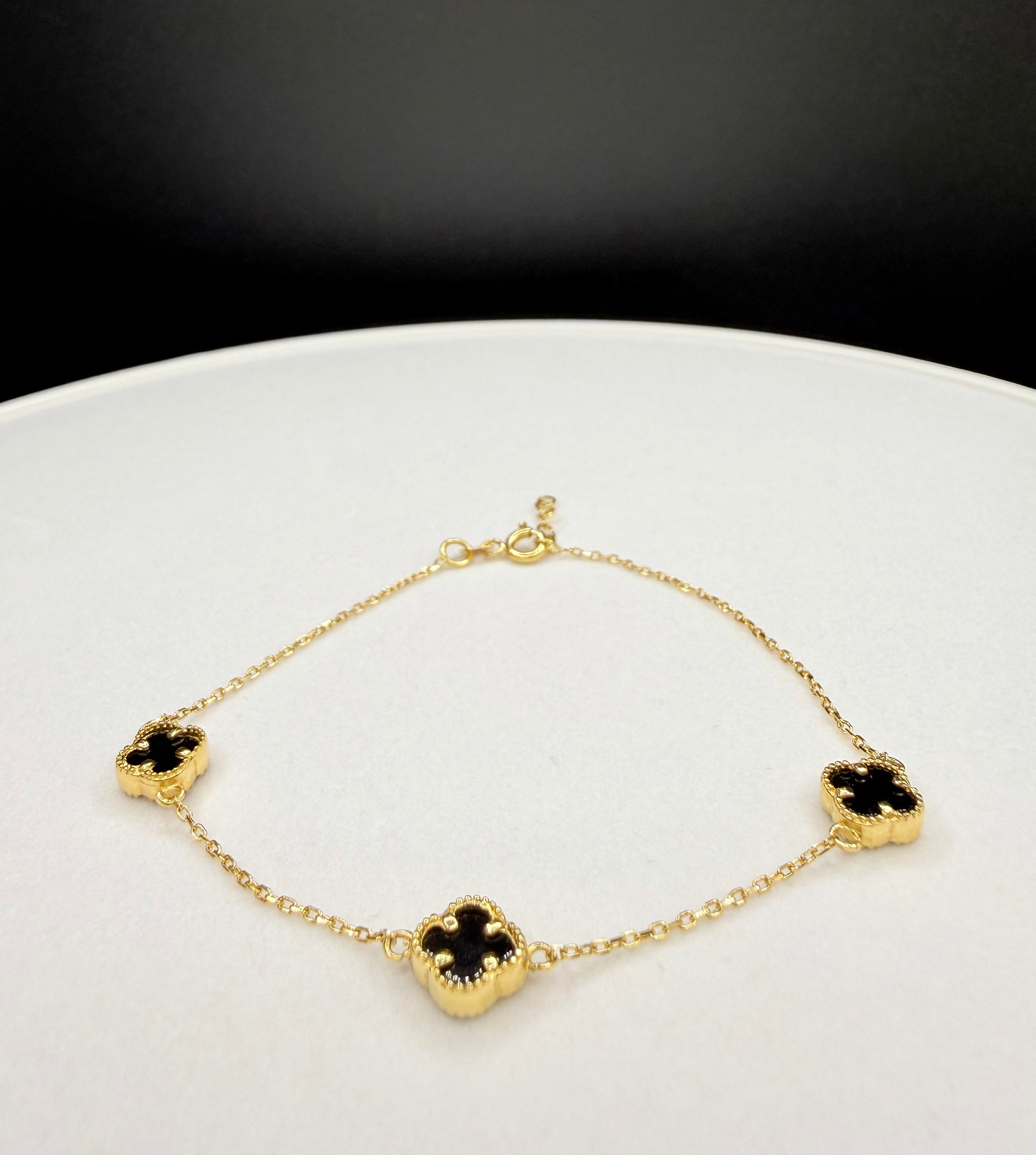 18K Gold V.C Bracelet - 2.93 g