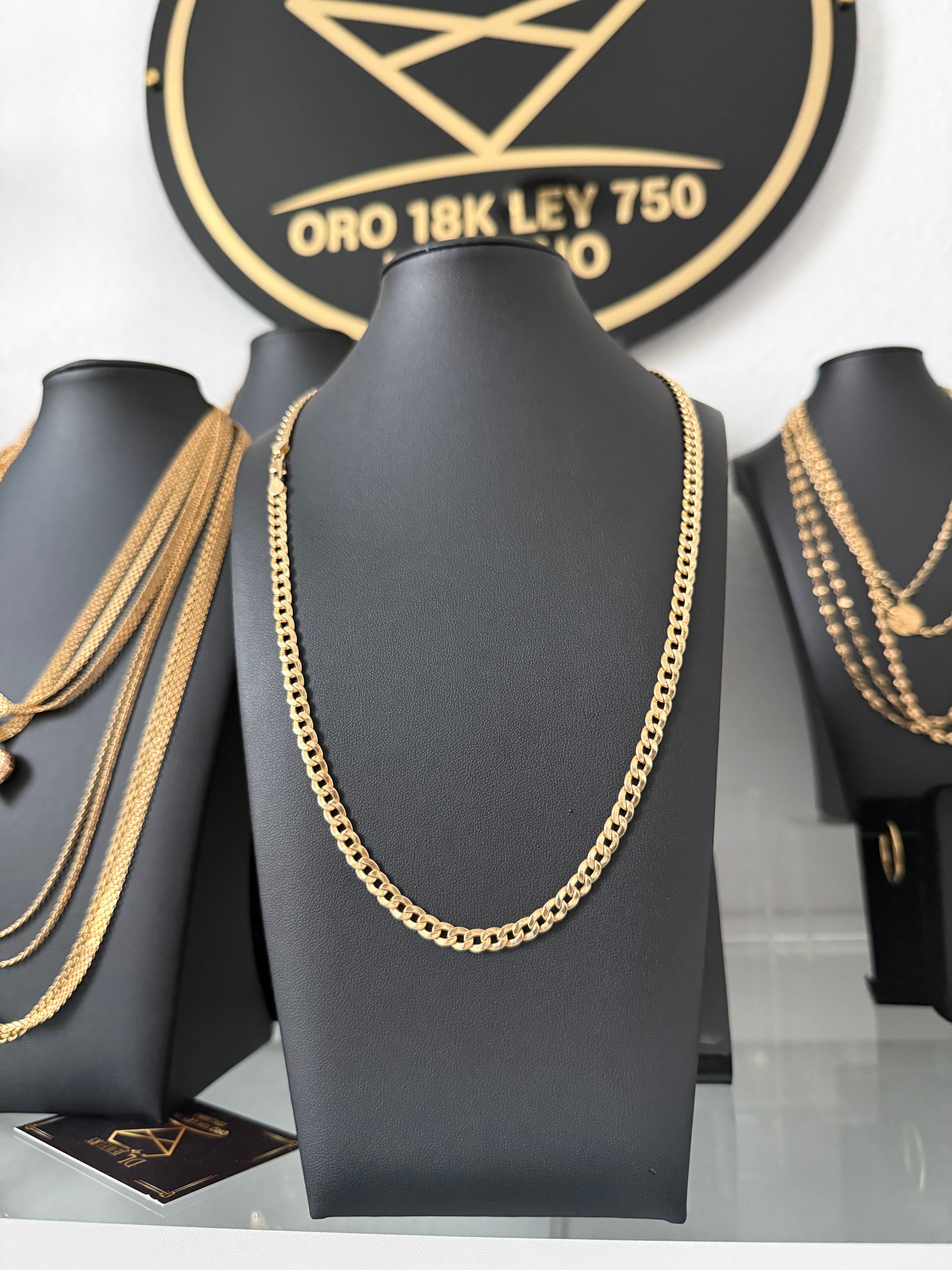 Cadena Cubana hombre