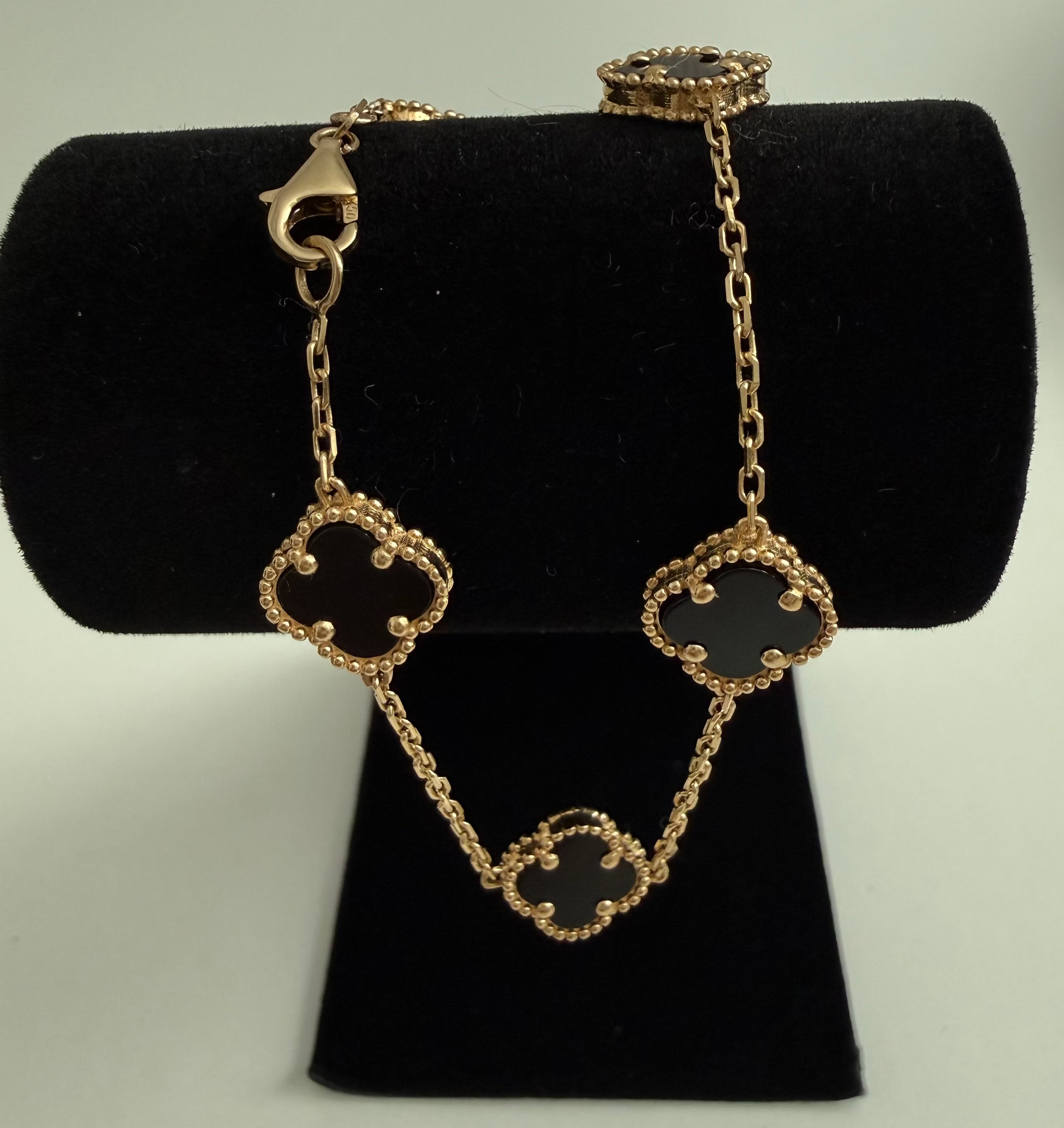 18K Gold V.C Bracelet - 5.20 g
