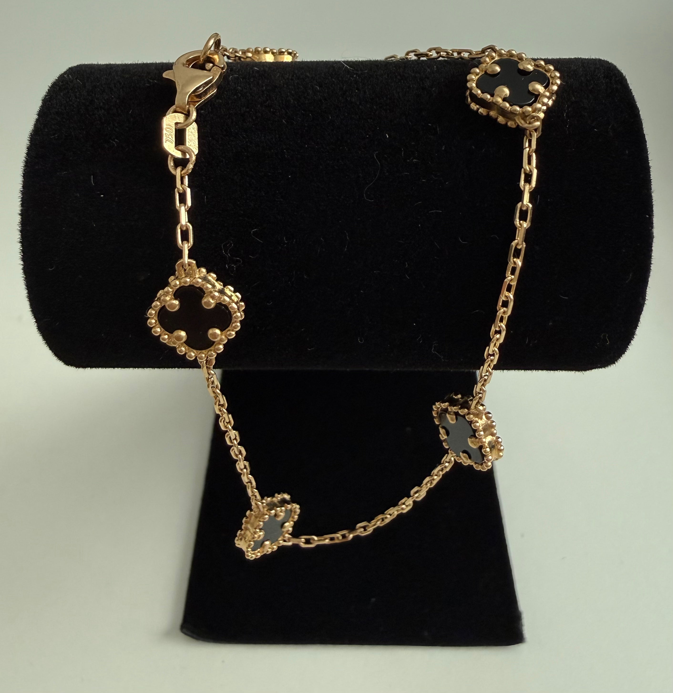 18K Gold V.C Bracelet - 4.07 g