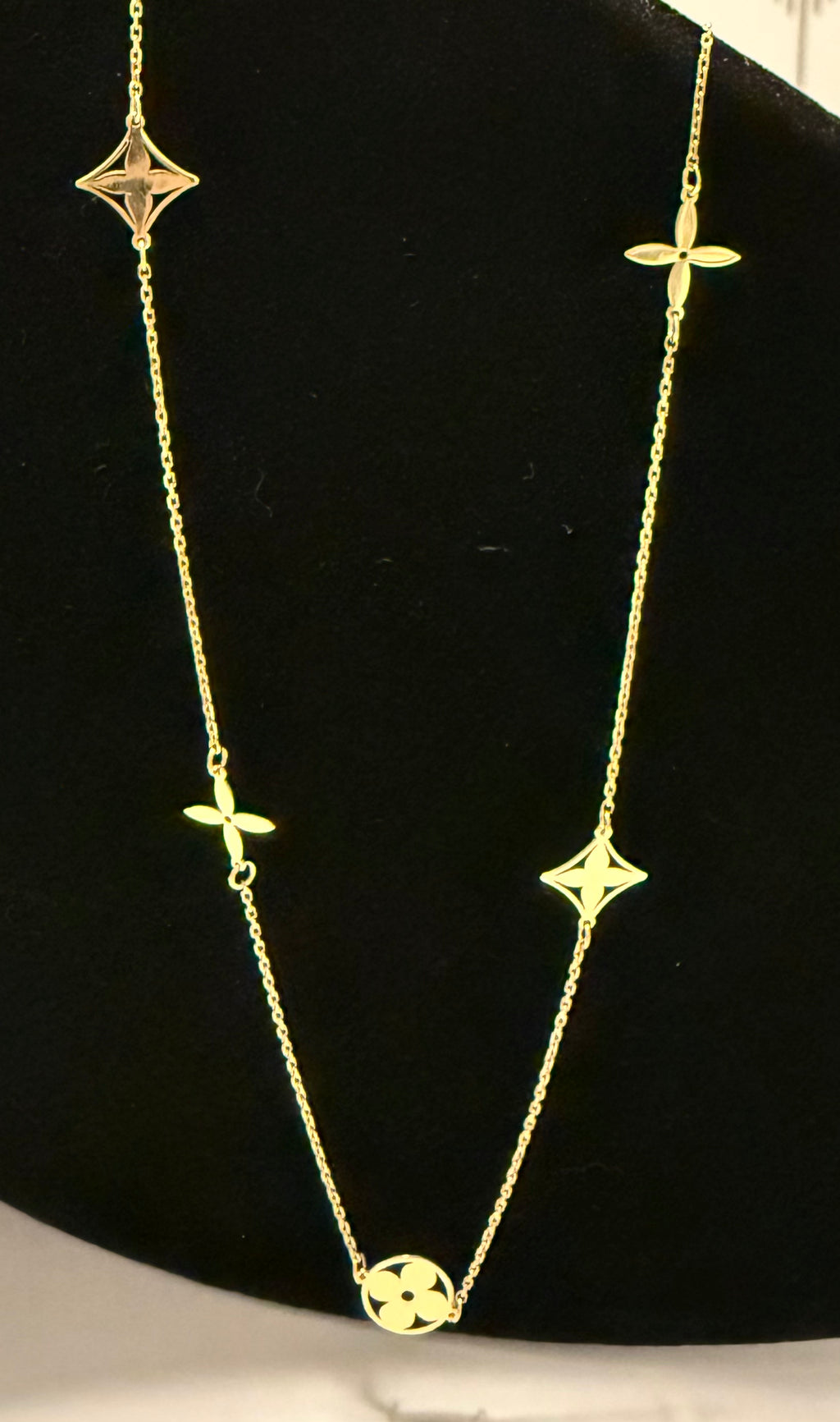 18K Gold Women’s Necklace with Pendant – 1.90 g