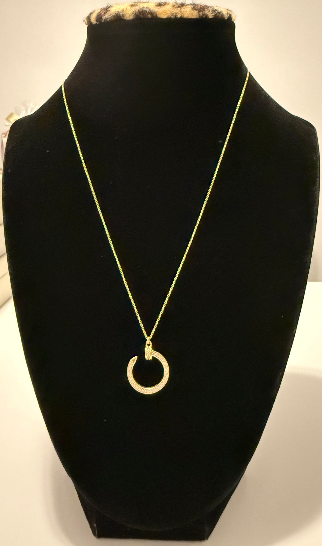 18K Gold Women’s Necklace with White Zirconia Pendant – 2.62 g