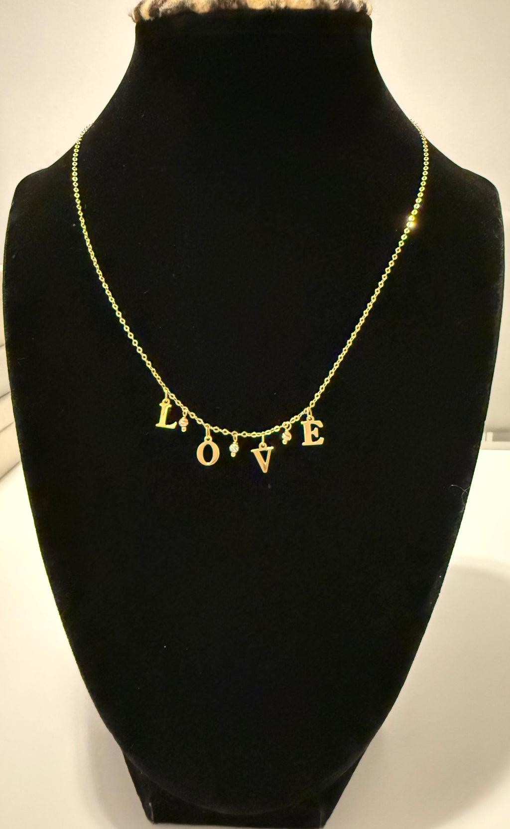 18K Gold Women’s Necklace with Love Pendant – 2.27 g