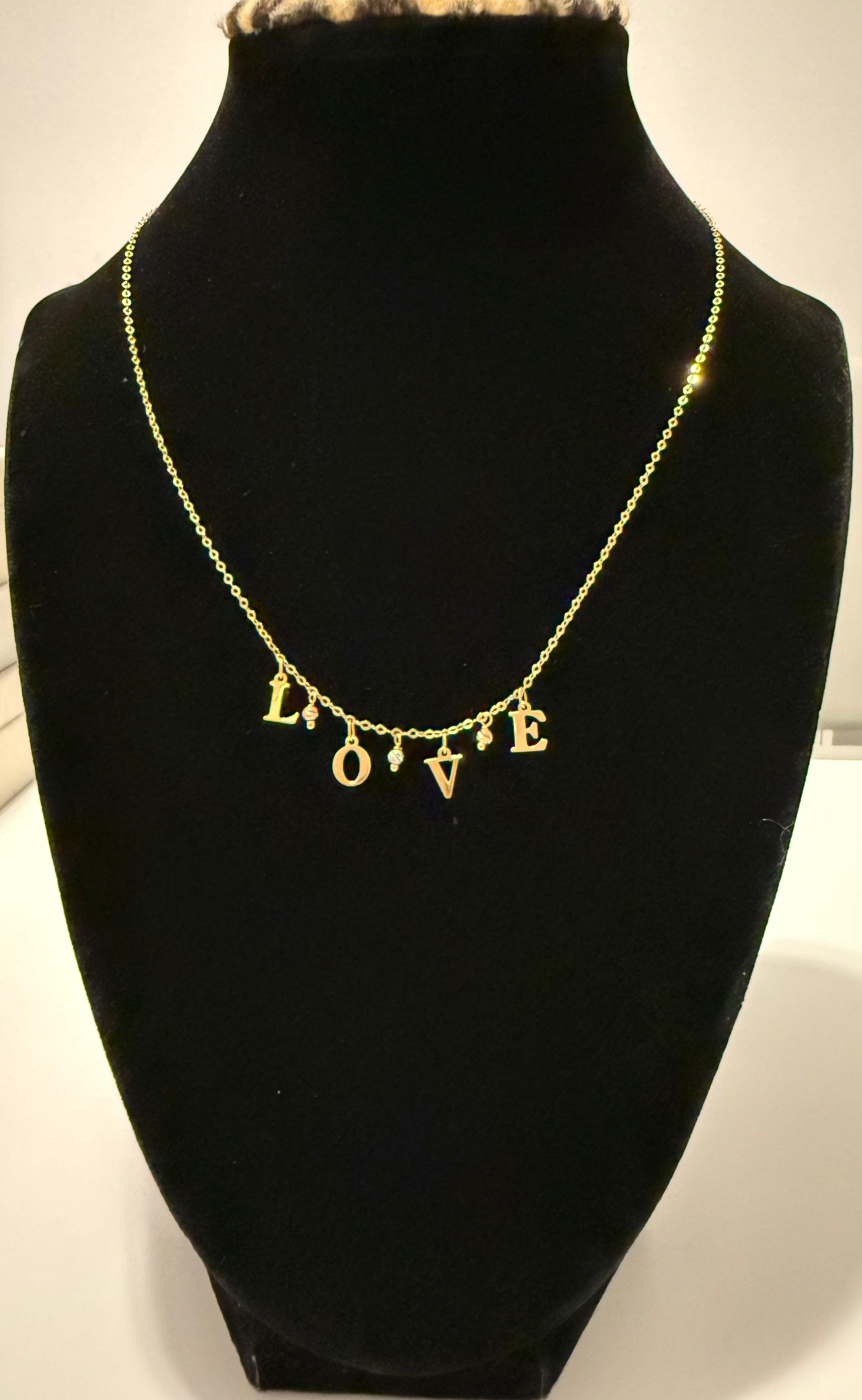 18K Gold Women’s Necklace with Love Pendant – 2.27 g