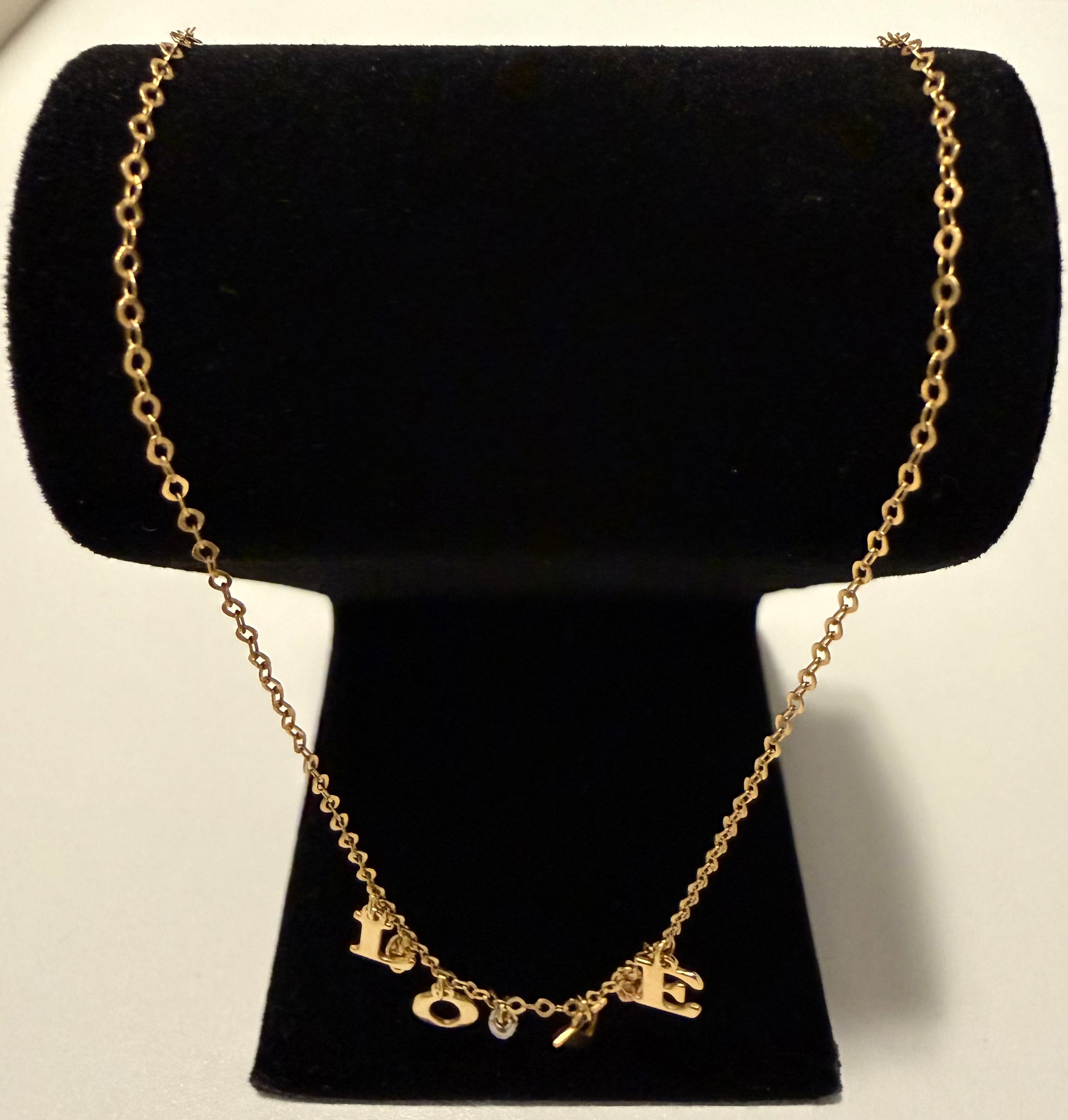 18K Gold Women’s Necklace with Love Pendant – 2.27 g