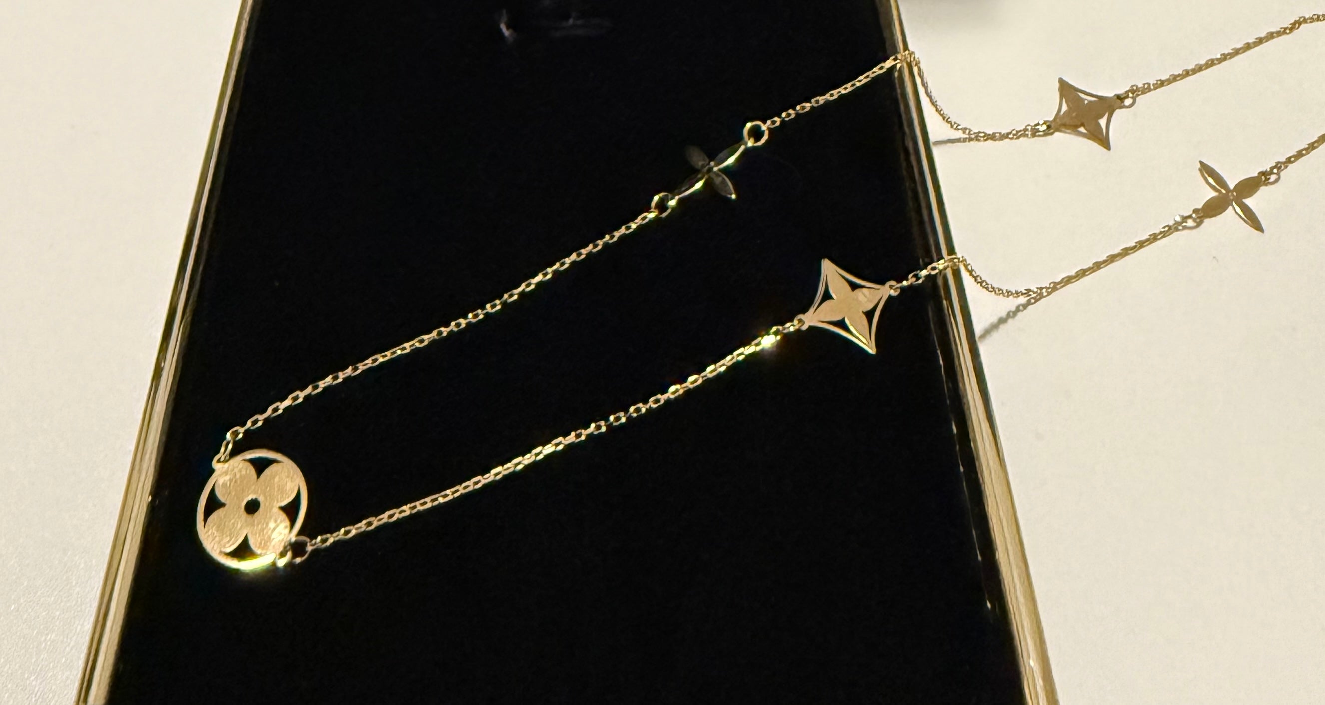 18K Gold Women’s Necklace with Pendant – 1.90 g