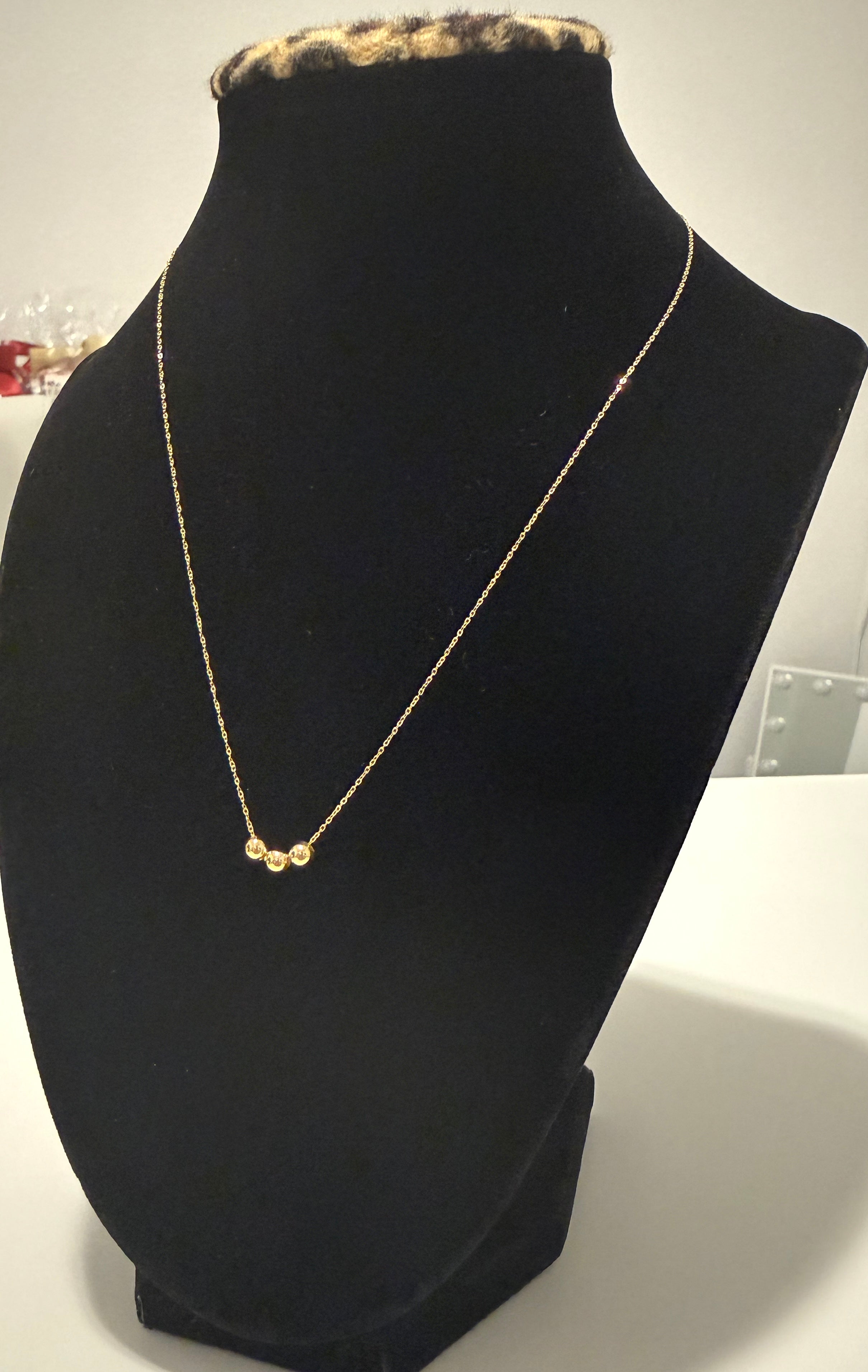 18K Gold Women’s Necklace with Pendant – 0.83 g