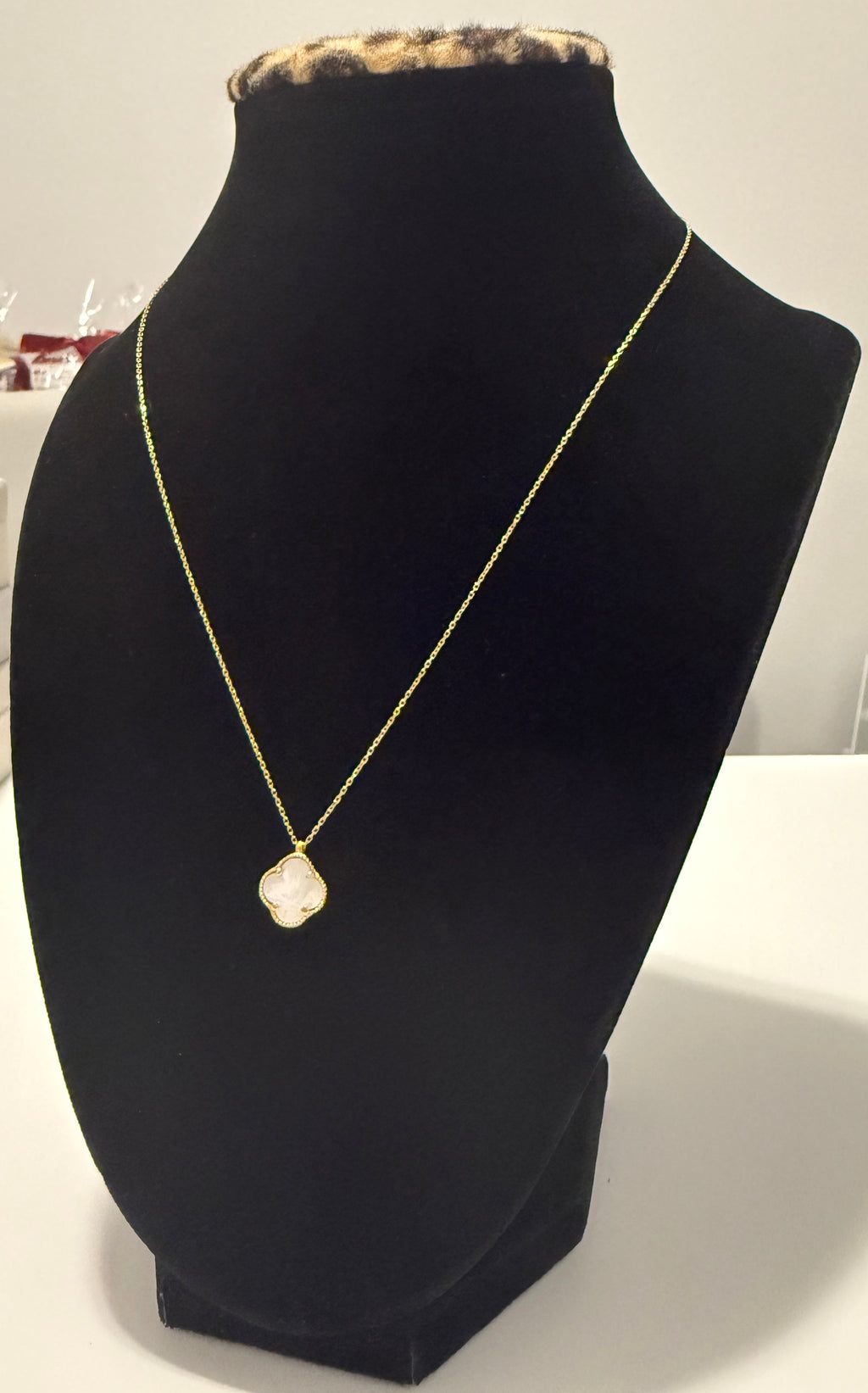 18K Gold V.C White Chain - 2.44 g
