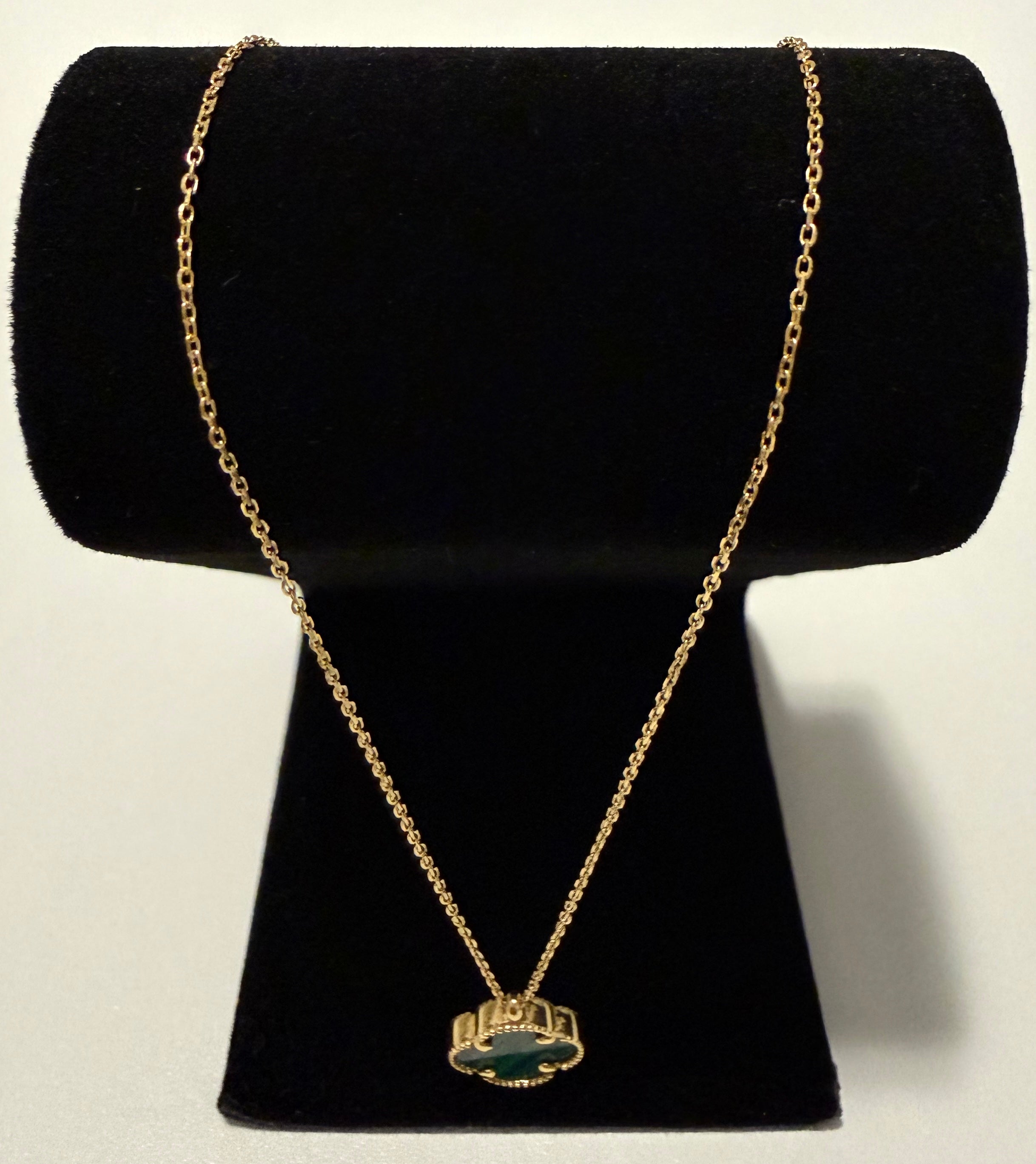 18K Gold V.C Green Chain - 2.45 g